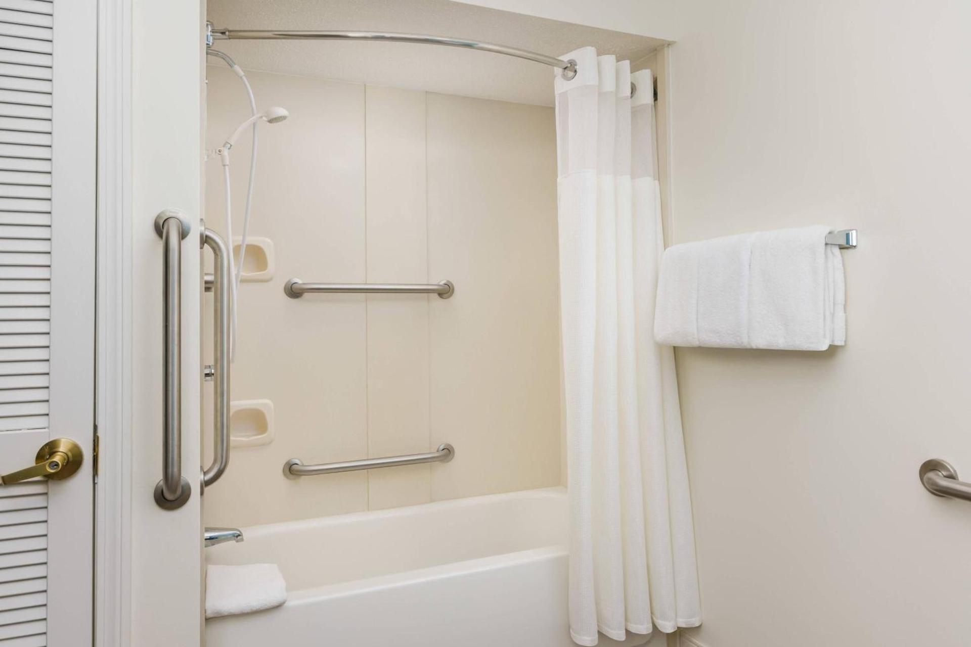 Residence Inn by Marriott Hartford Windsor photo 8