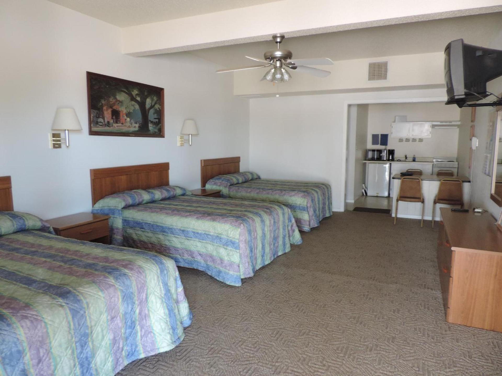 Hunters Lodge Motel photo 52
