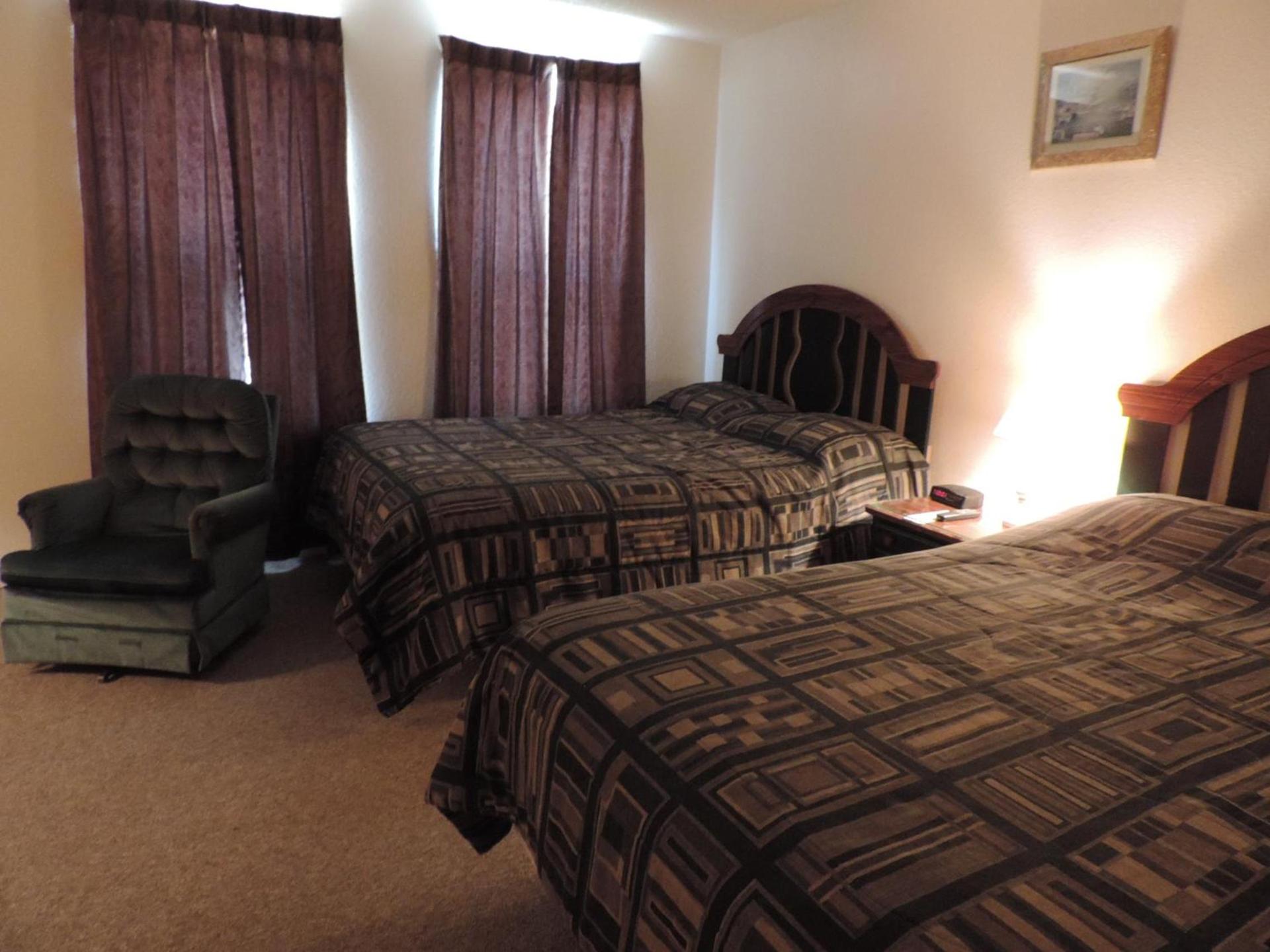 Hunters Lodge Motel photo 51