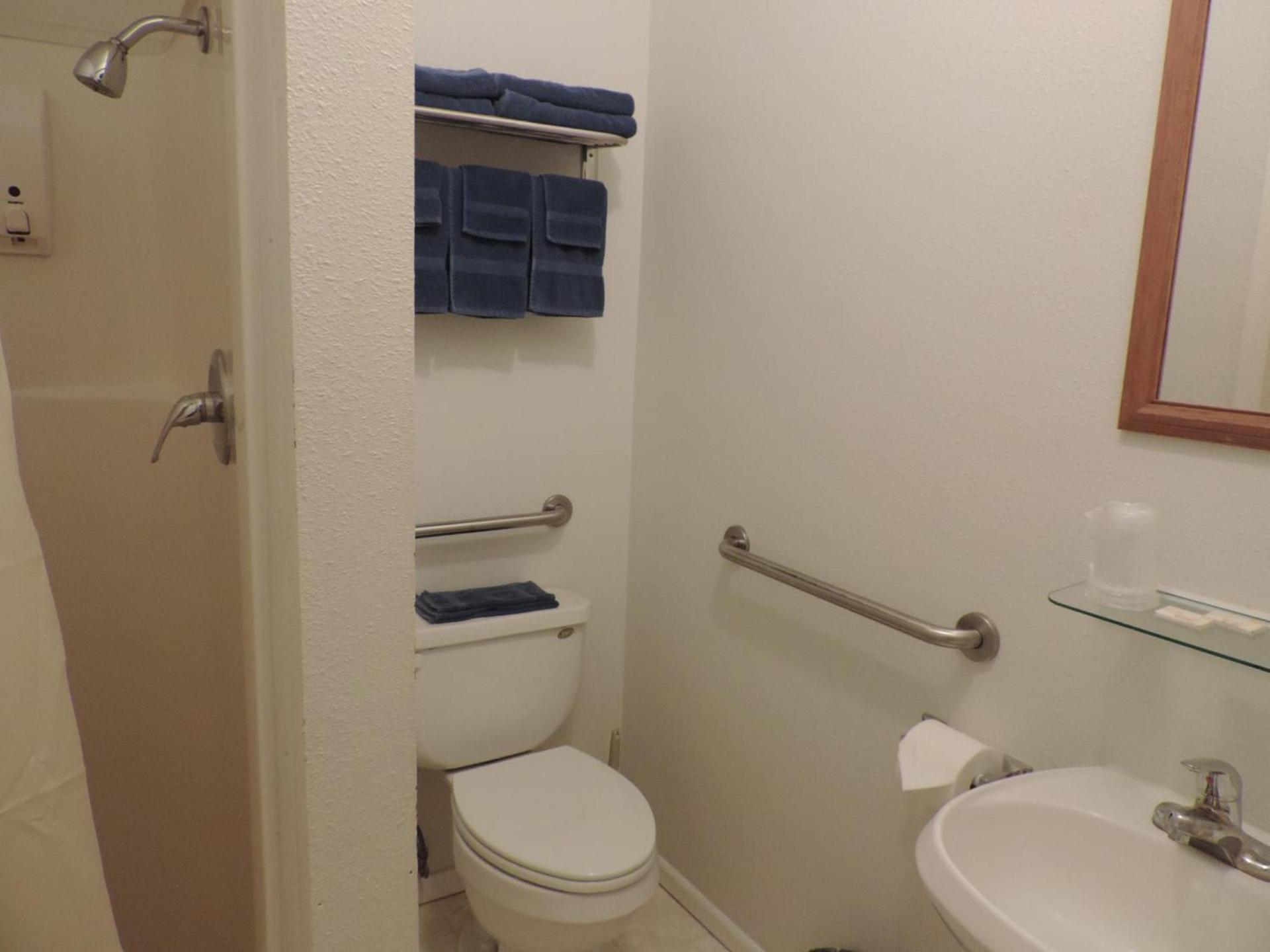 Hunters Lodge Motel photo 49