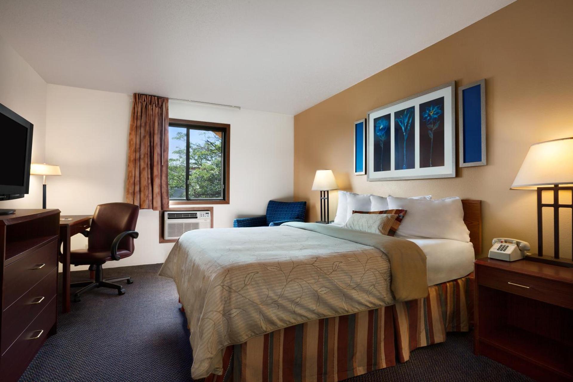 Days Inn by Wyndham Austin photo 4