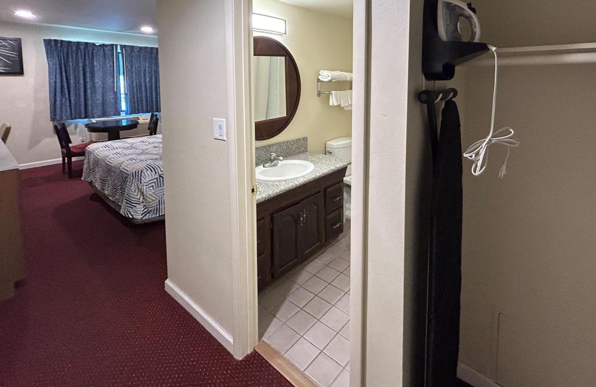 Studio 6 Suites Santa Ana, CA photo 4