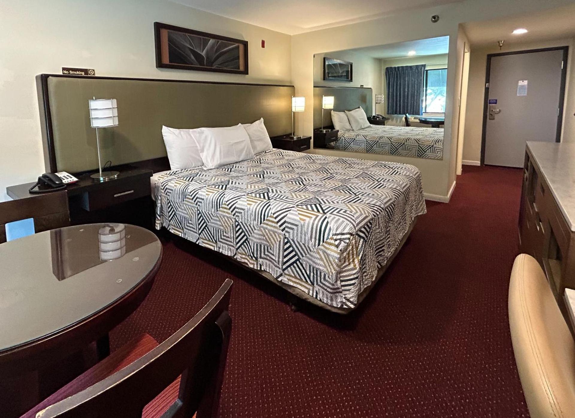 Studio 6 Suites Santa Ana, CA photo 2