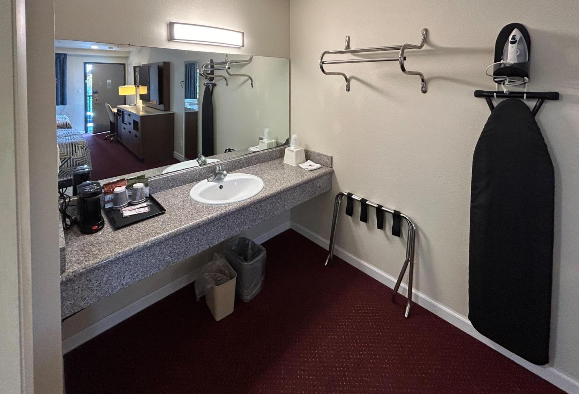 Studio 6 Suites Santa Ana, CA photo 5