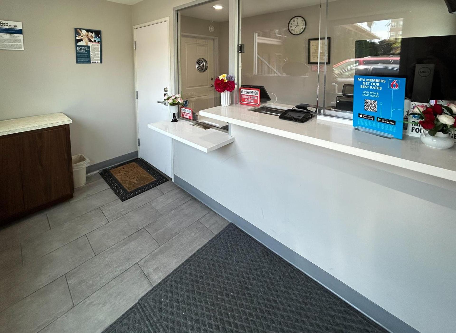 Studio 6 Suites Santa Ana, CA photo 10