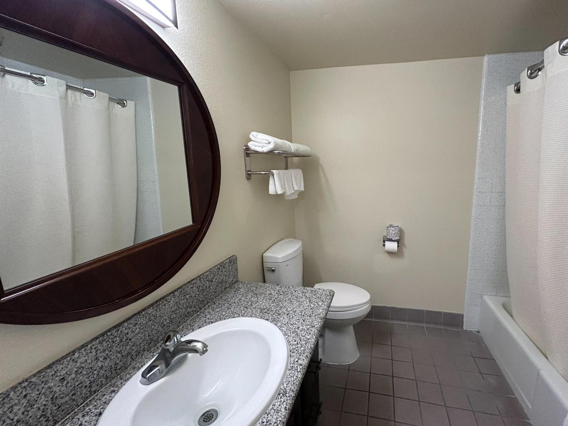Studio 6 Suites Santa Ana, CA photo 8