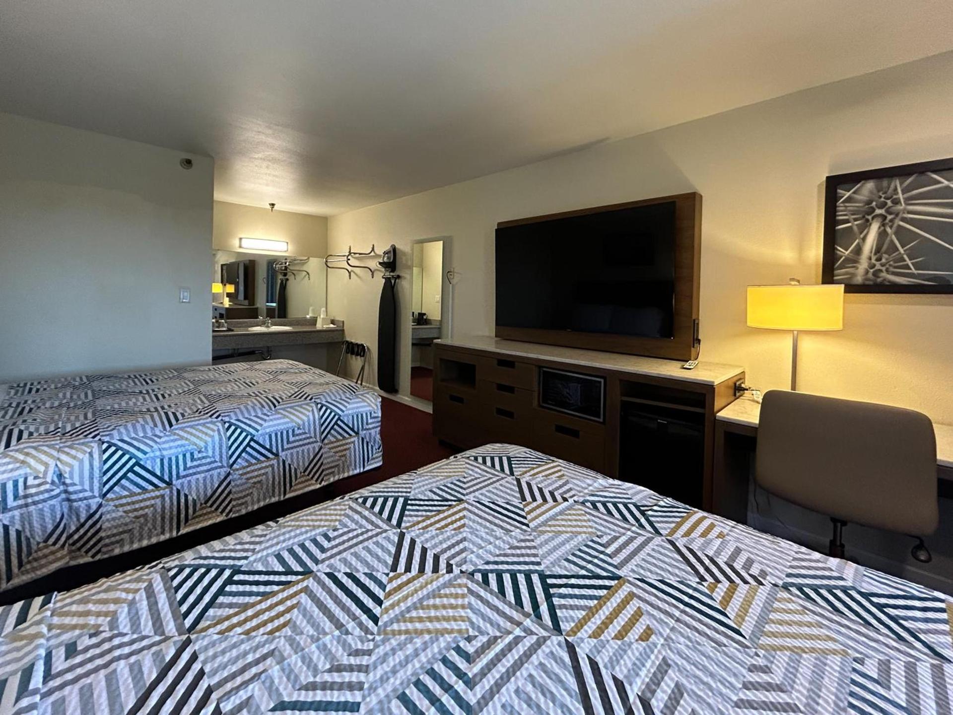 Studio 6 Suites Santa Ana, CA photo 14
