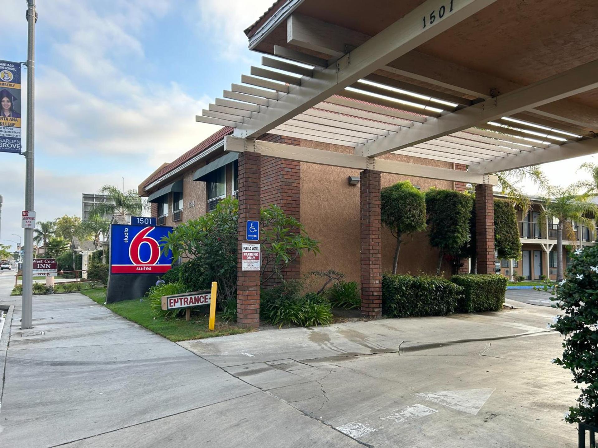 Studio 6 Suites Santa Ana, CA photo 1