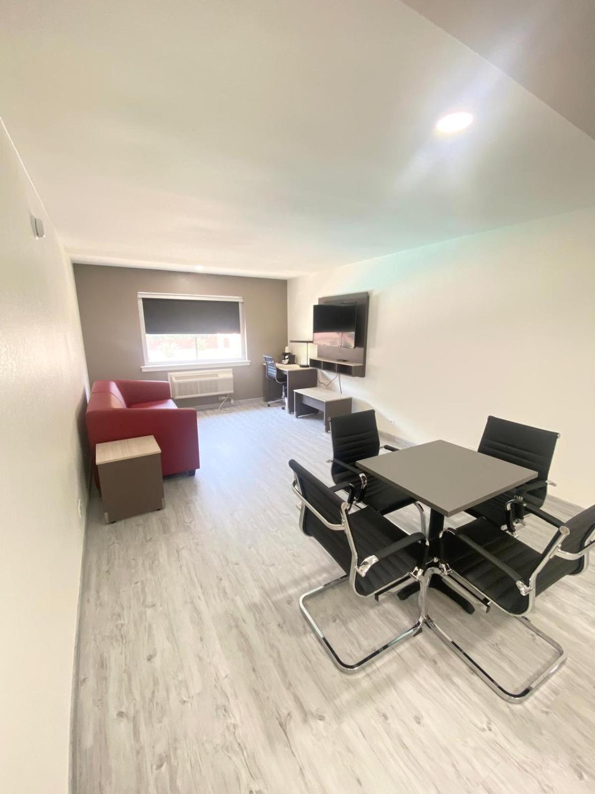 Ramada by Wyndham Tuscaloosa photo 68