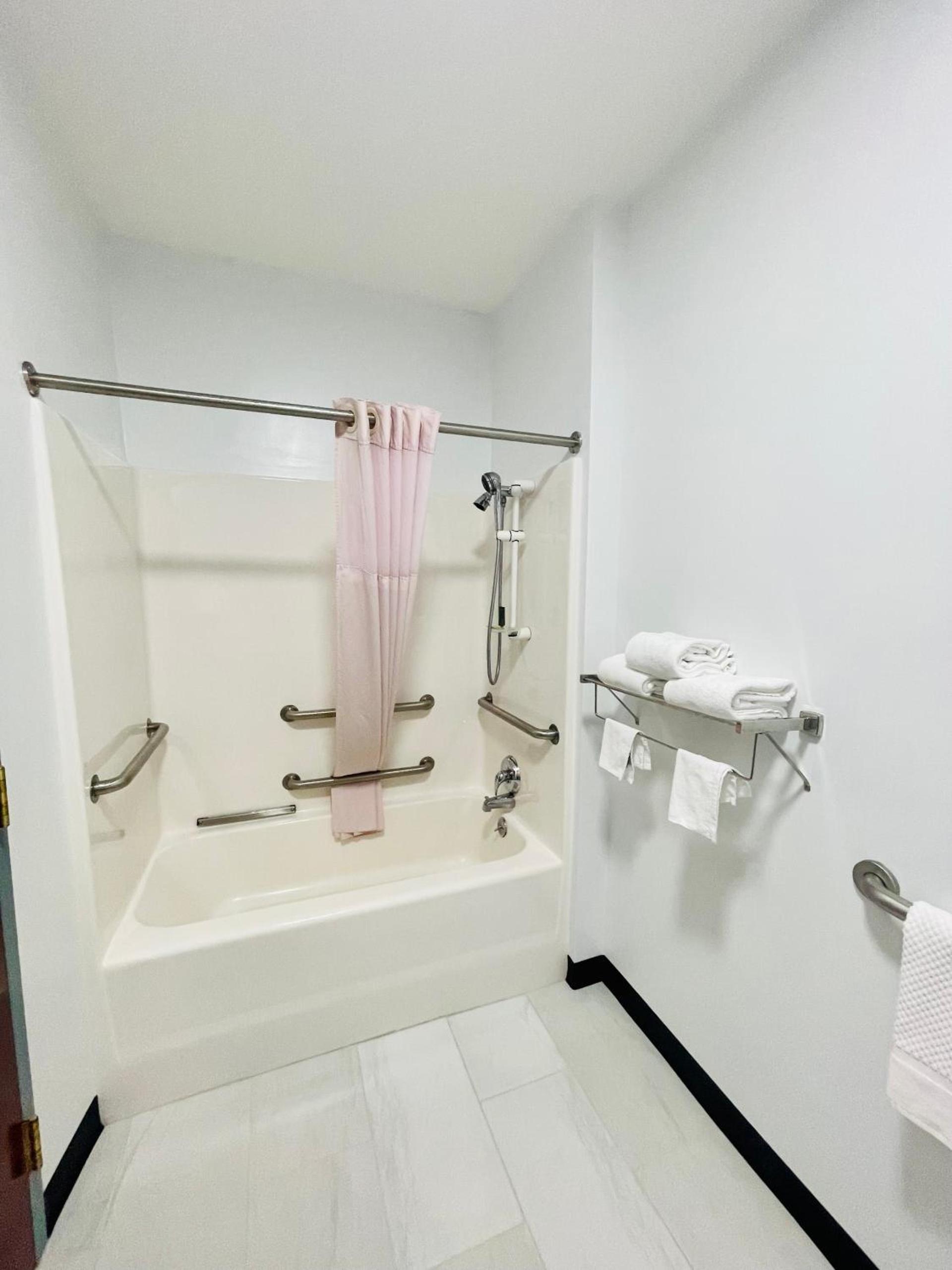 Grand Vista Hotel & Suites photo 34