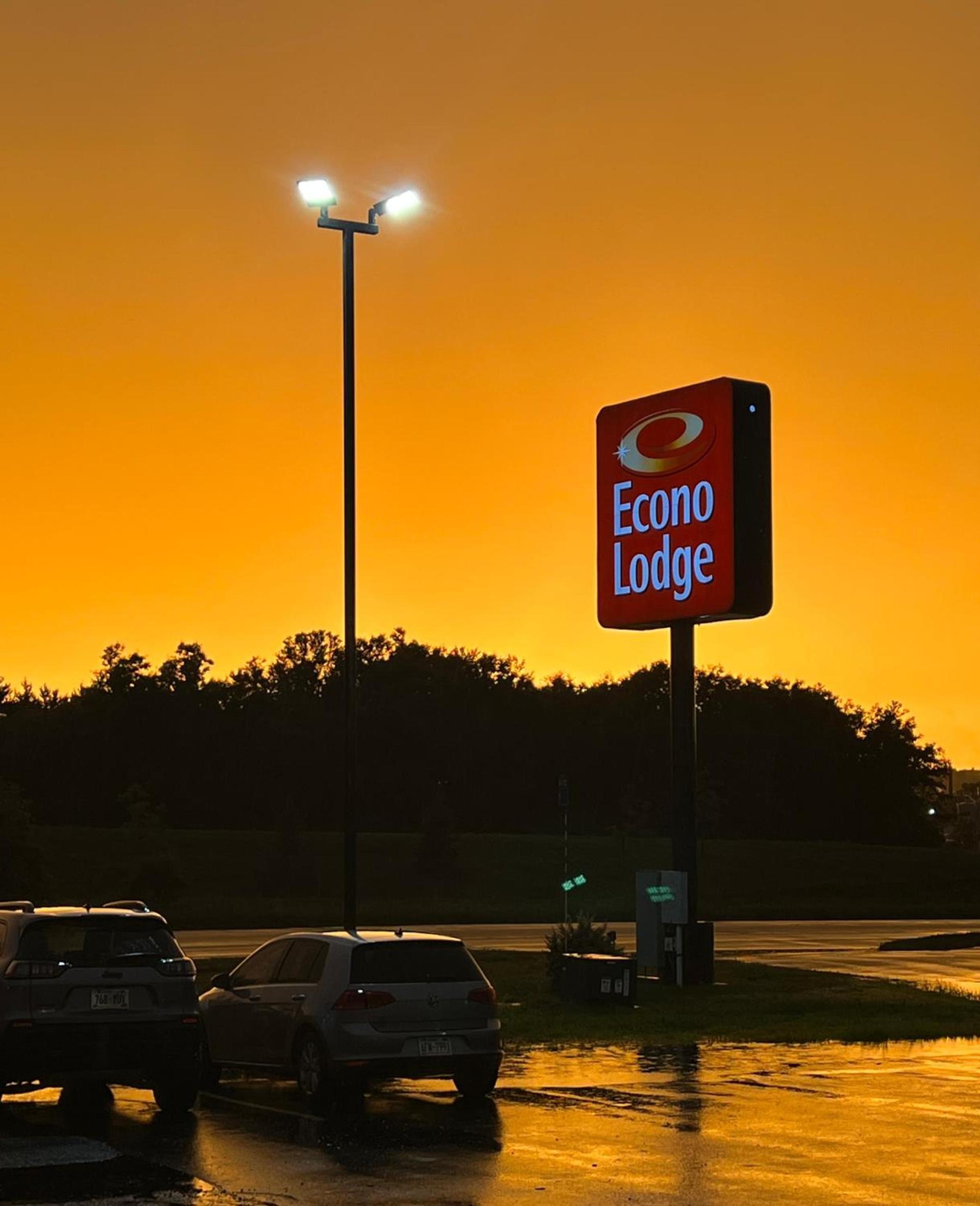 Econo Lodge Wausau - Rothschild photo 69