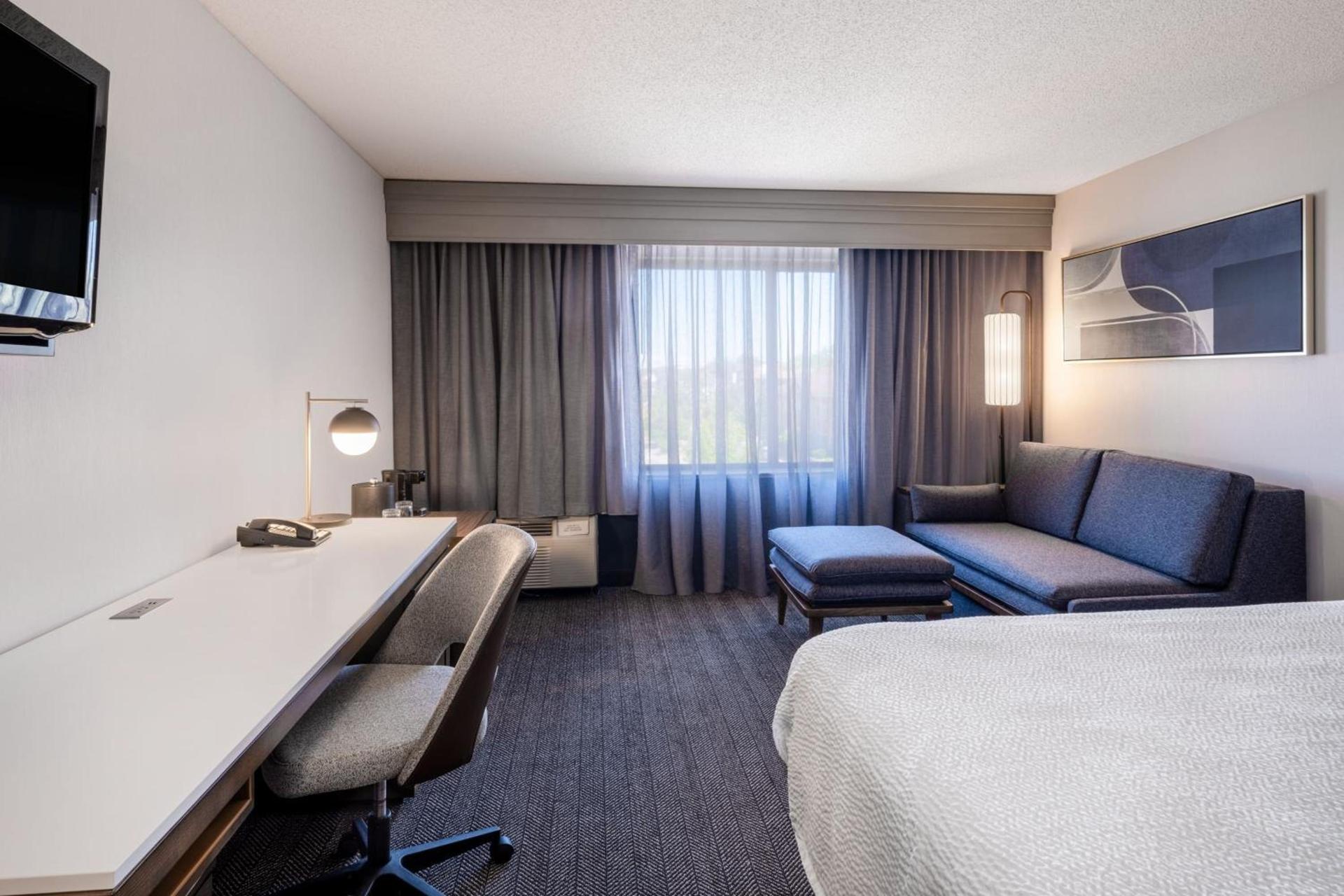 Courtyard by Marriott Colorado Springs South photo 13