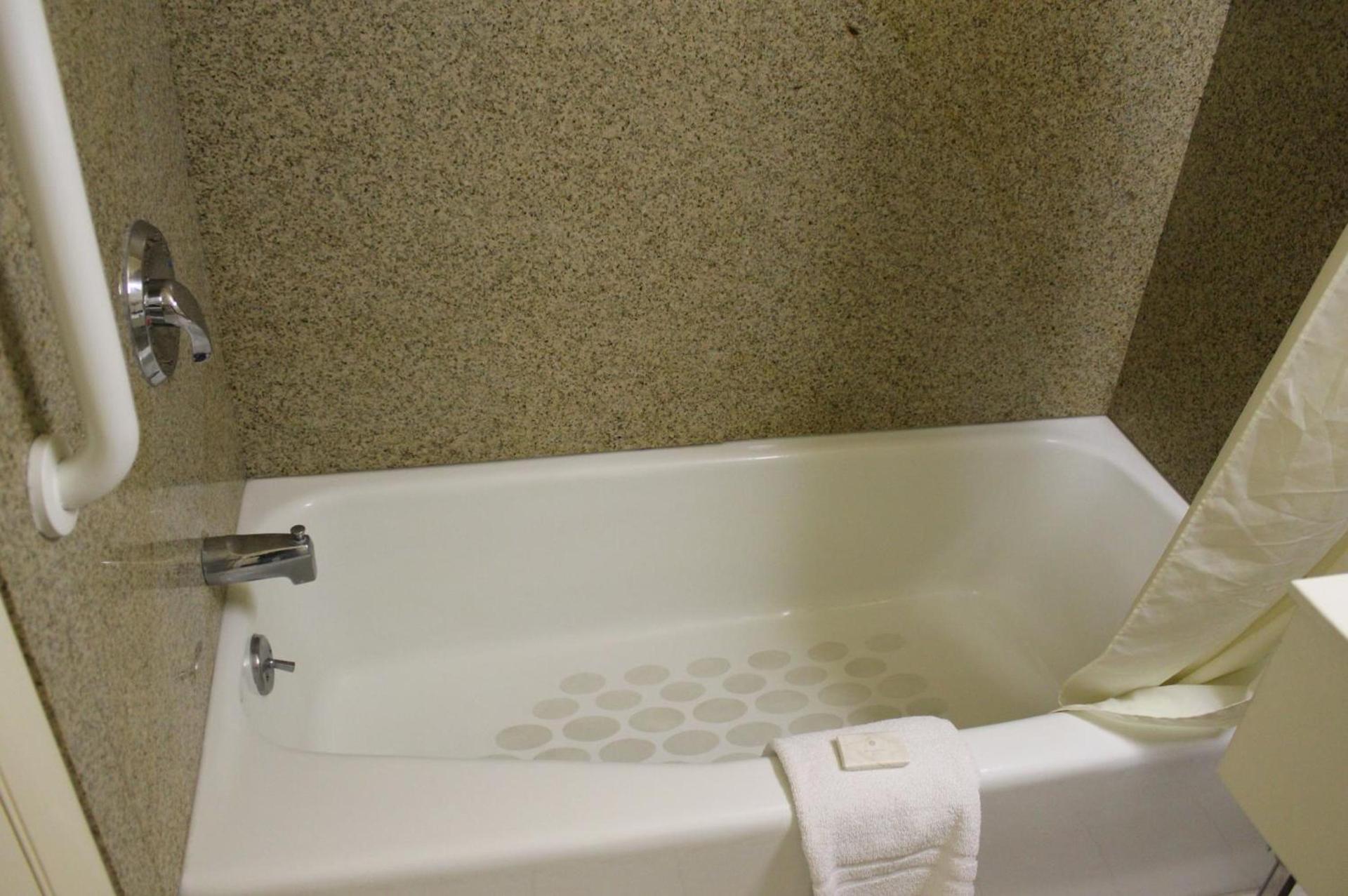 Budget Inn - Farmington photo 22