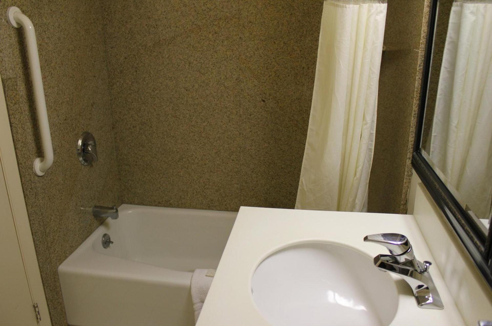 Budget Inn - Farmington photo 21