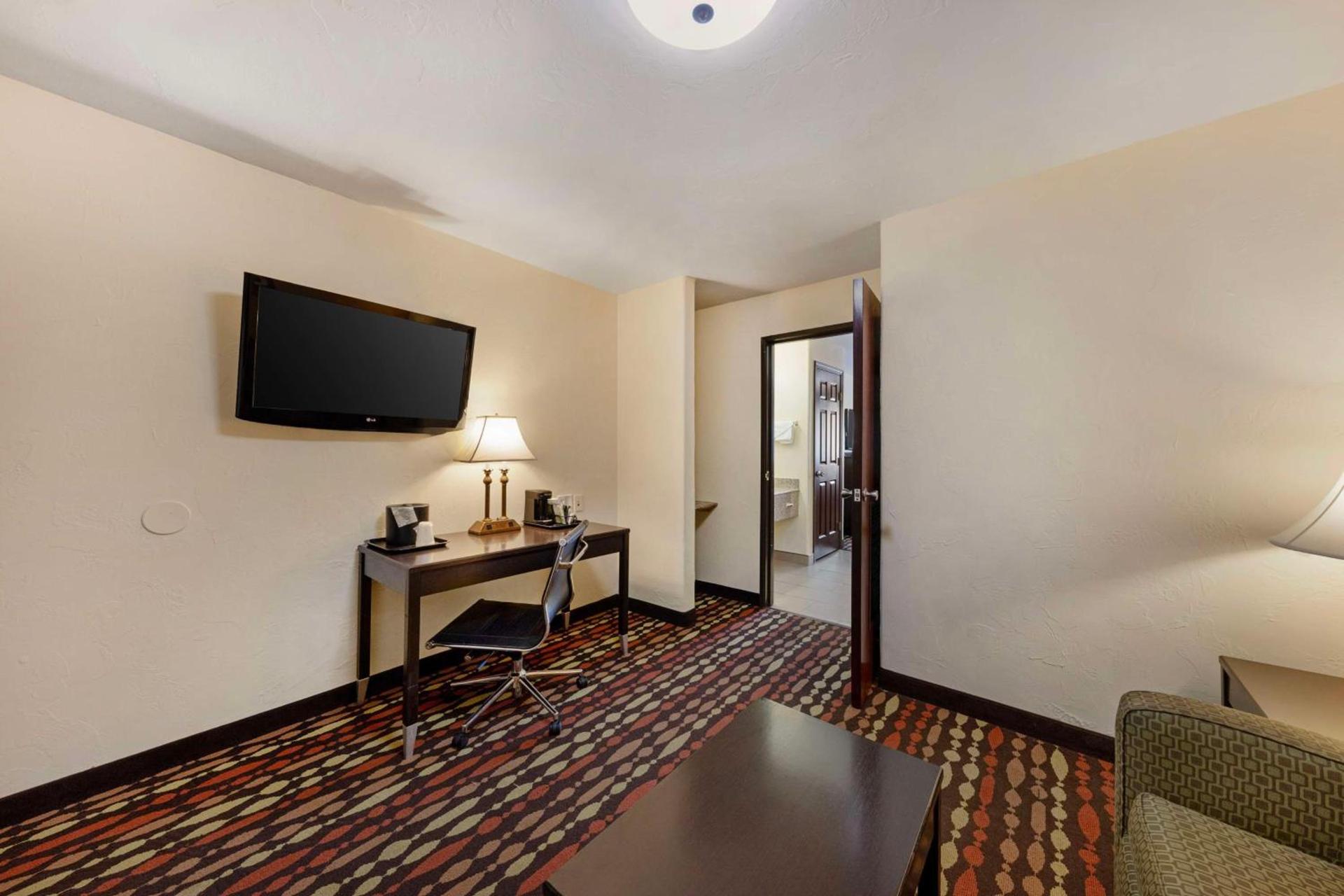 Best Western Greentree Inn & Suites photo 10