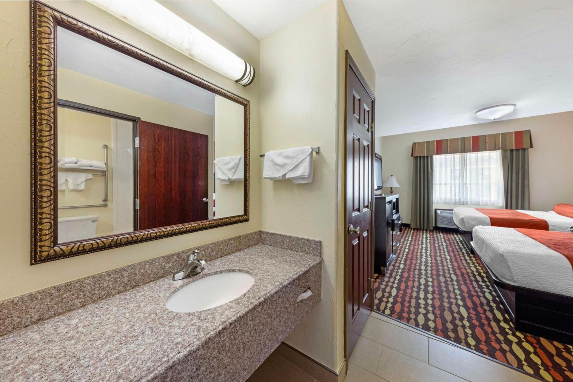 Best Western Greentree Inn & Suites photo 12