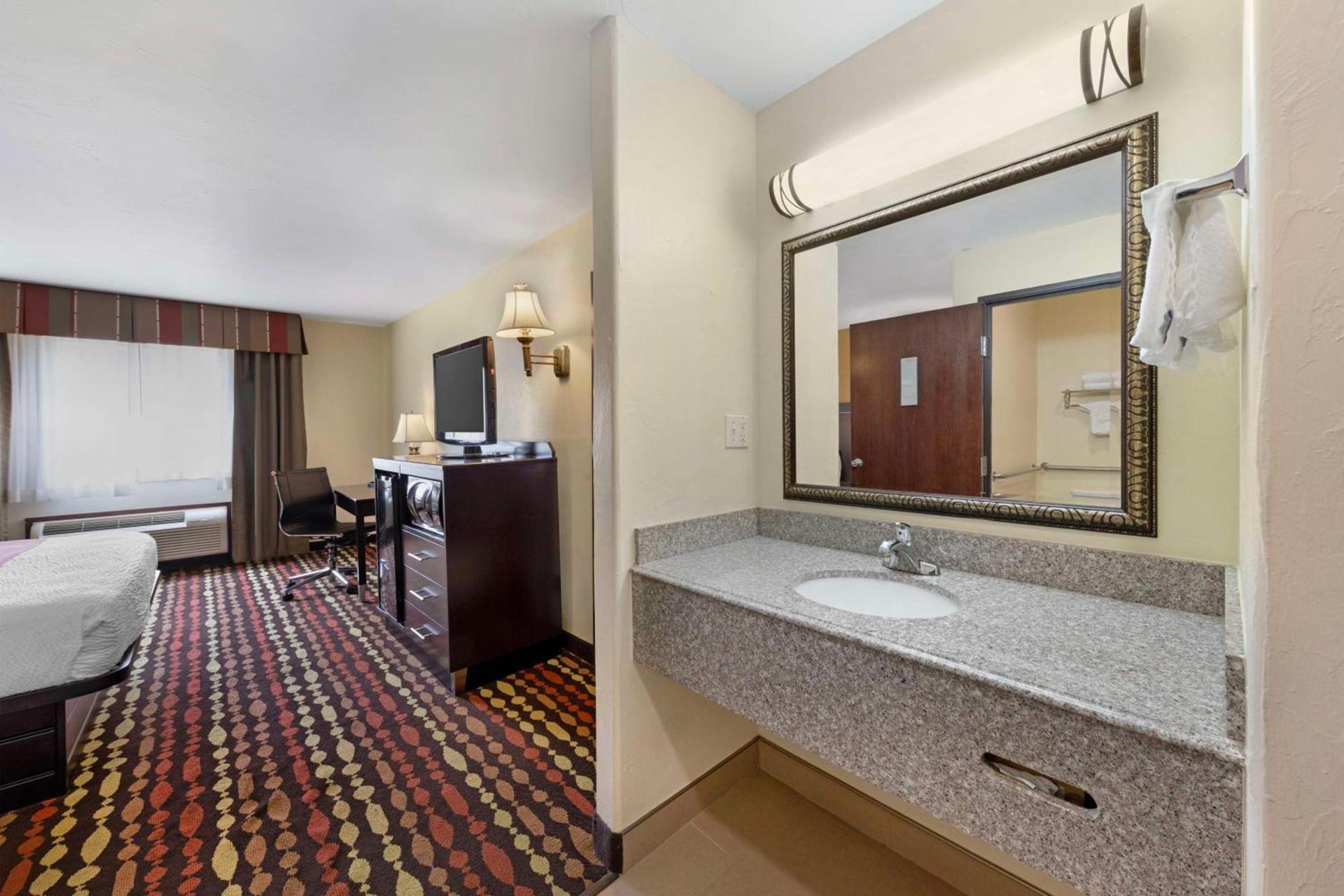 Best Western Greentree Inn & Suites photo 13