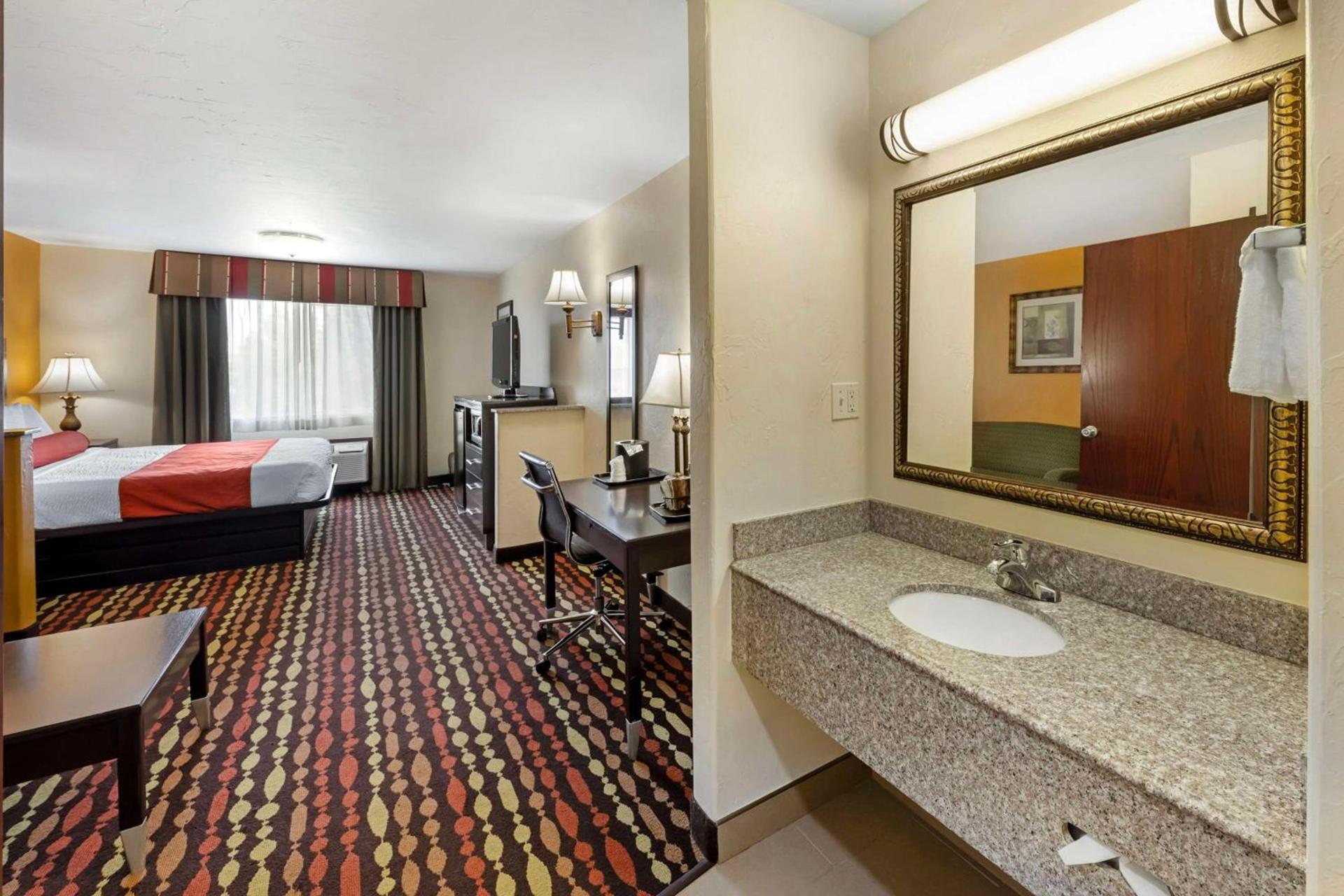 Best Western Greentree Inn & Suites photo 16