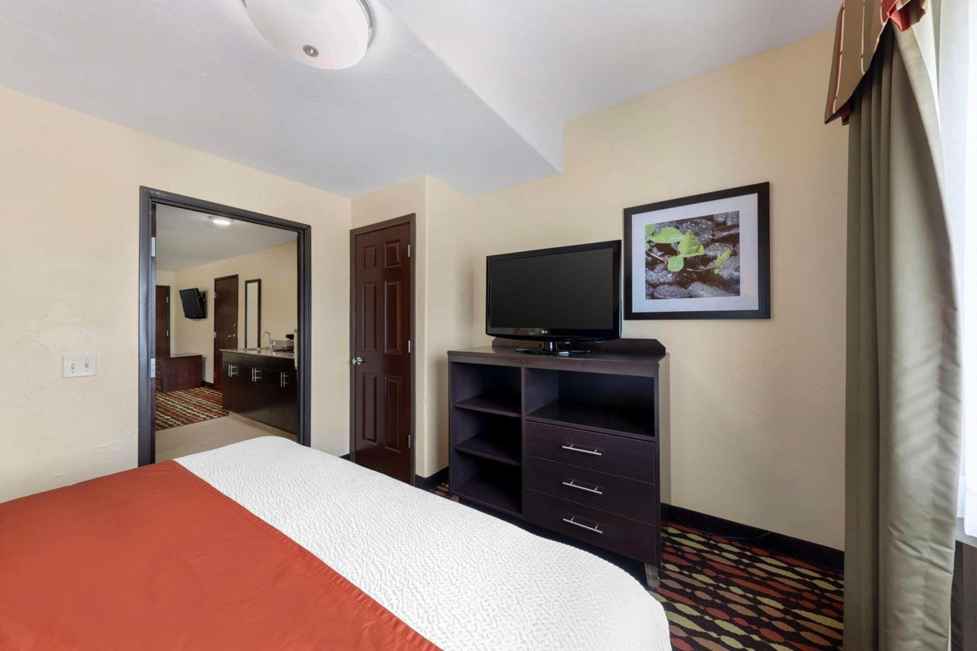 Best Western Greentree Inn & Suites photo 18