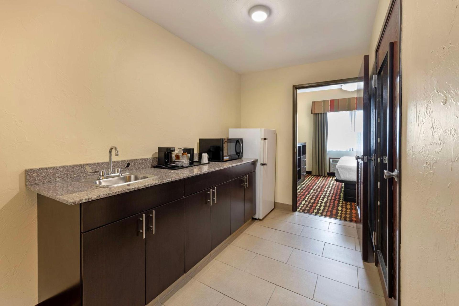 Best Western Greentree Inn & Suites photo 19