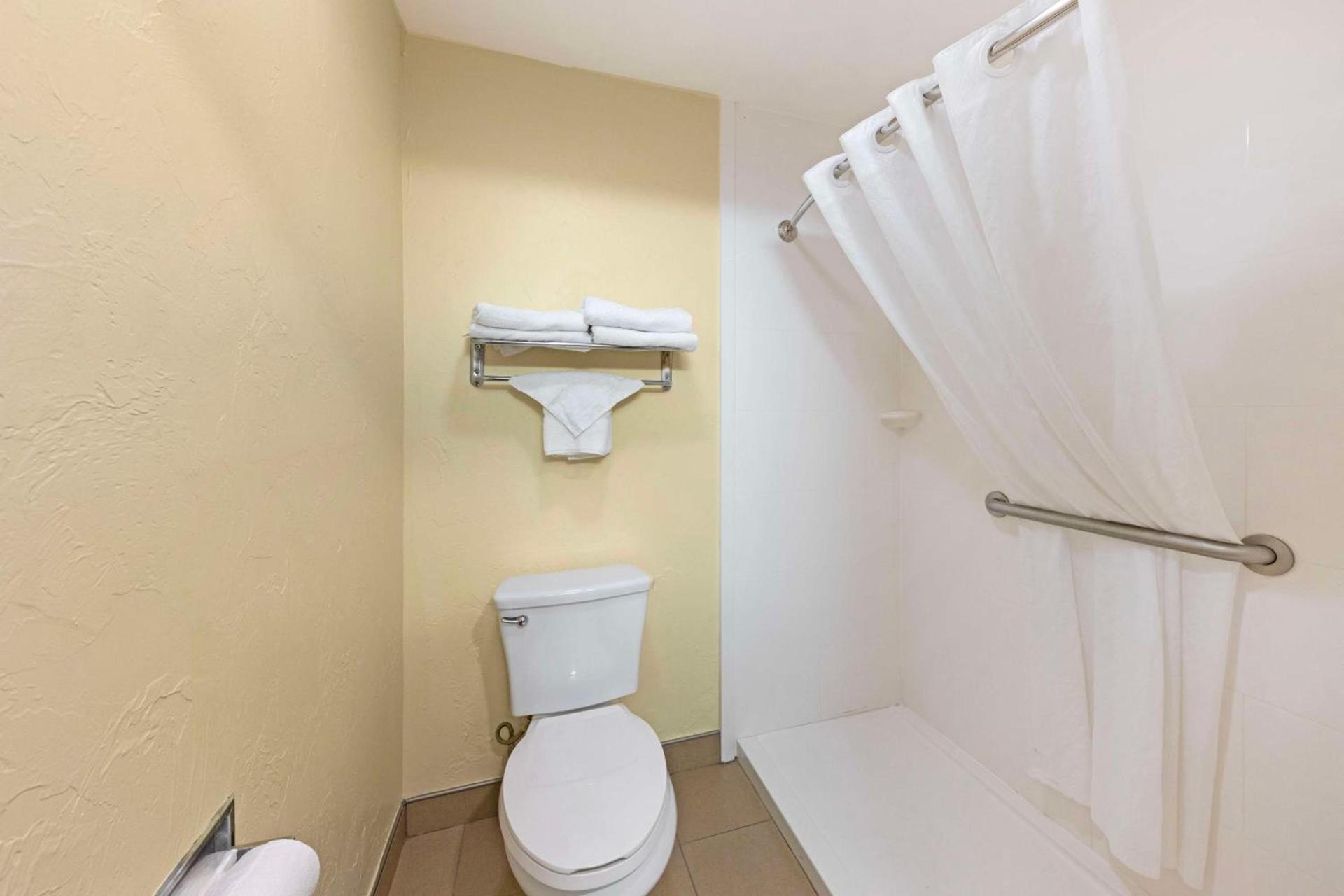 Best Western Greentree Inn & Suites photo 23