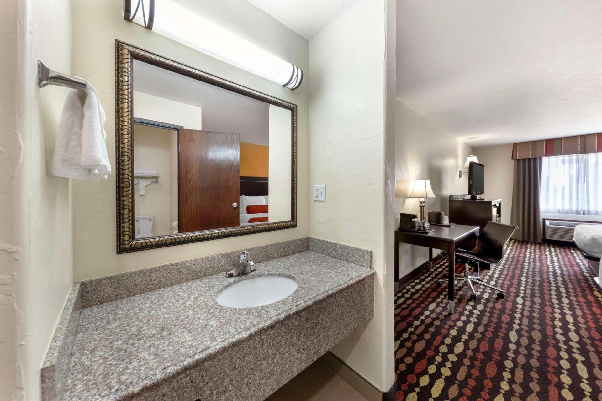 Best Western Greentree Inn & Suites photo 22