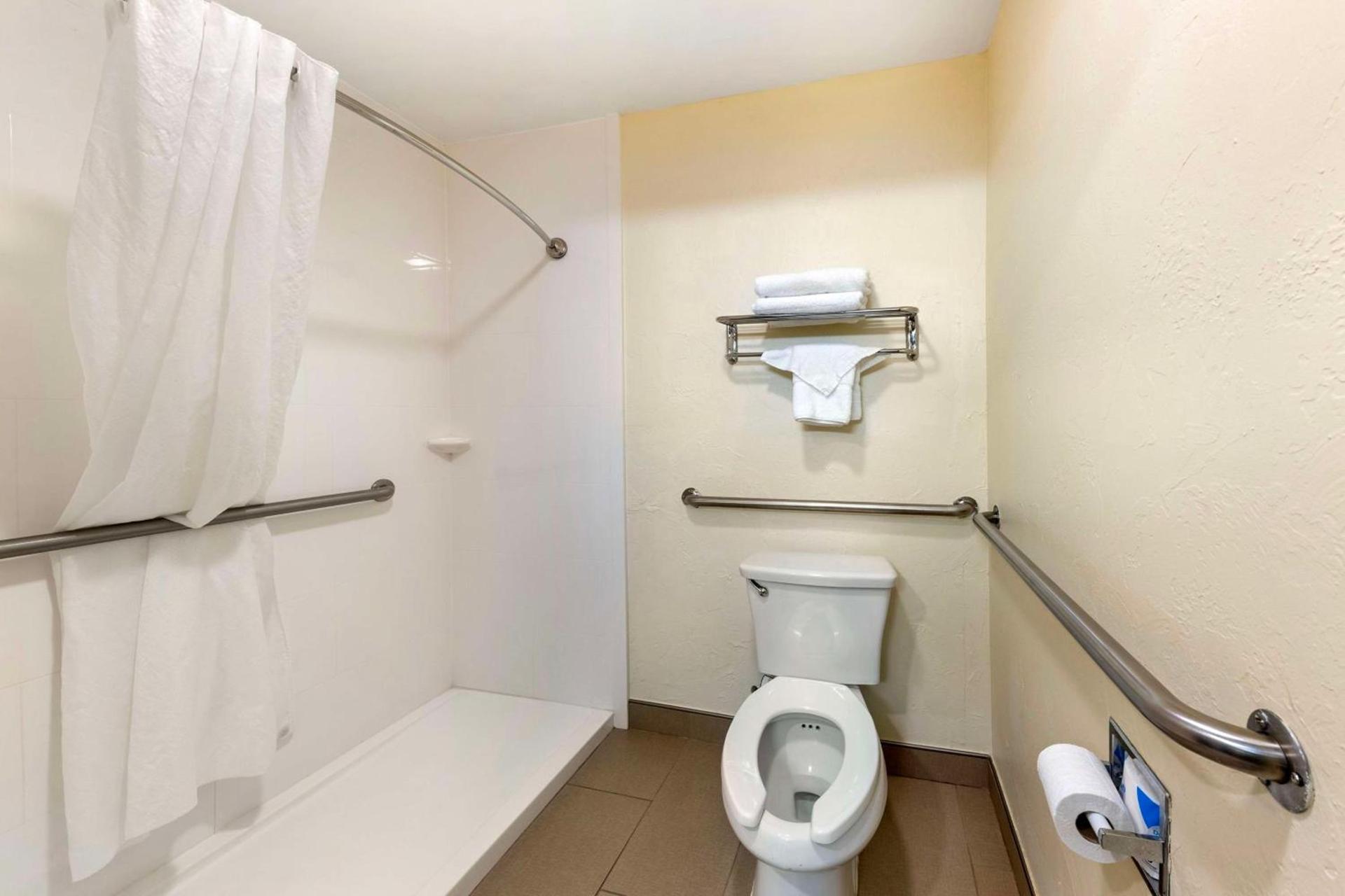 Best Western Greentree Inn & Suites photo 25