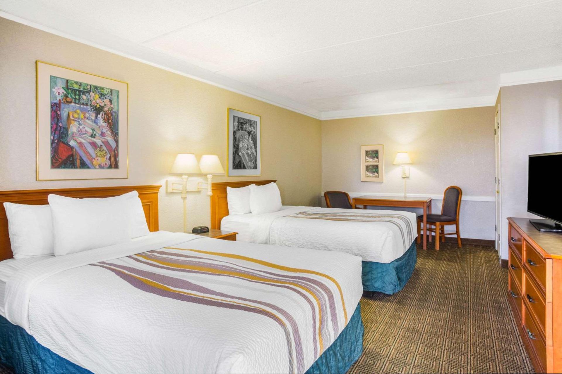 Super 8 by Wyndham Eagle Pass photo 6