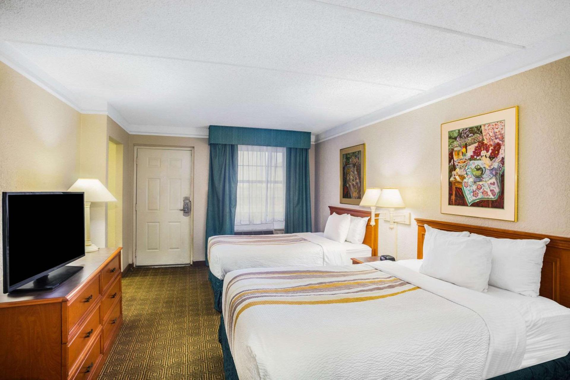 Super 8 by Wyndham Eagle Pass photo 7