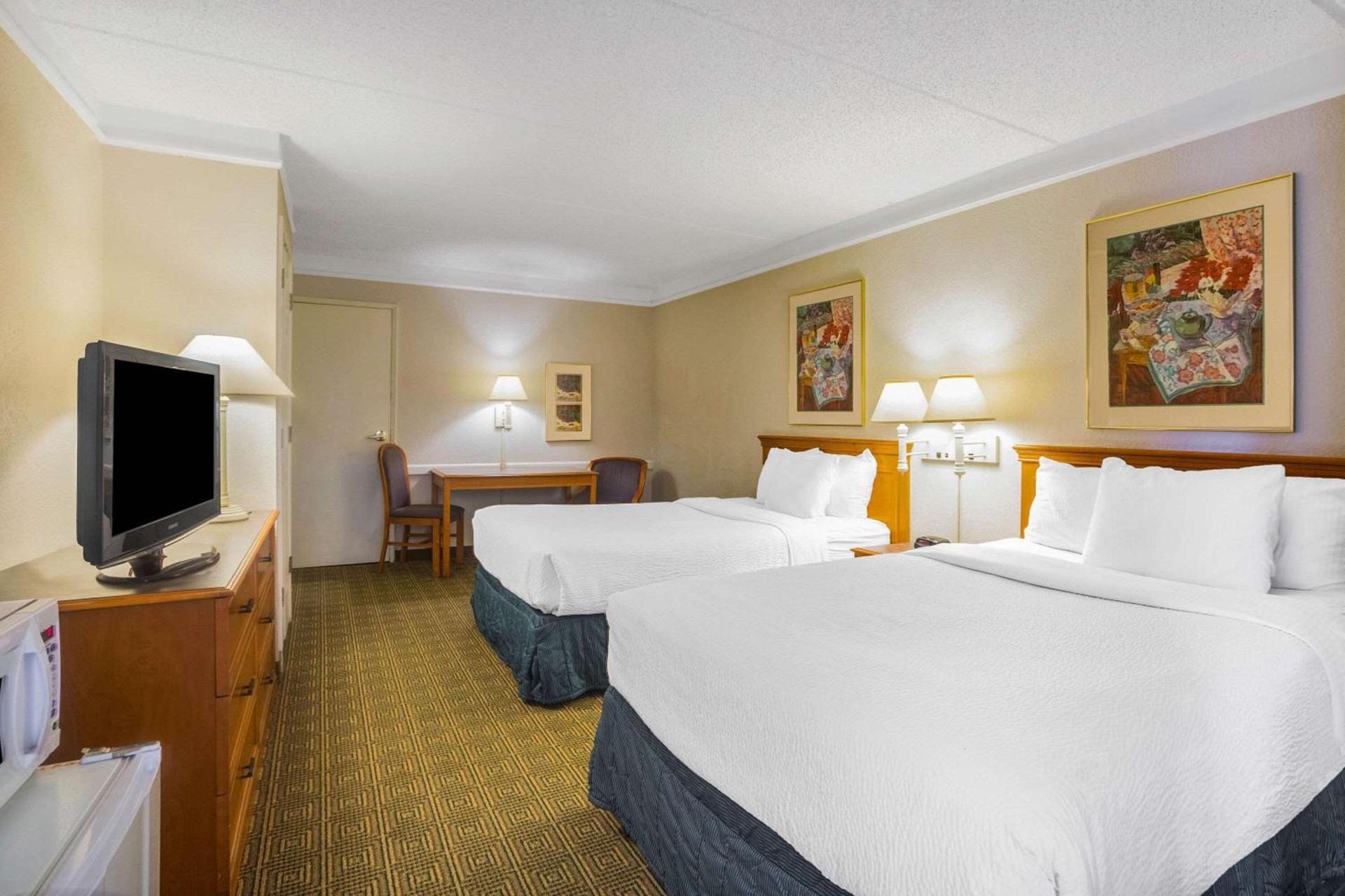 Super 8 by Wyndham Eagle Pass photo 8