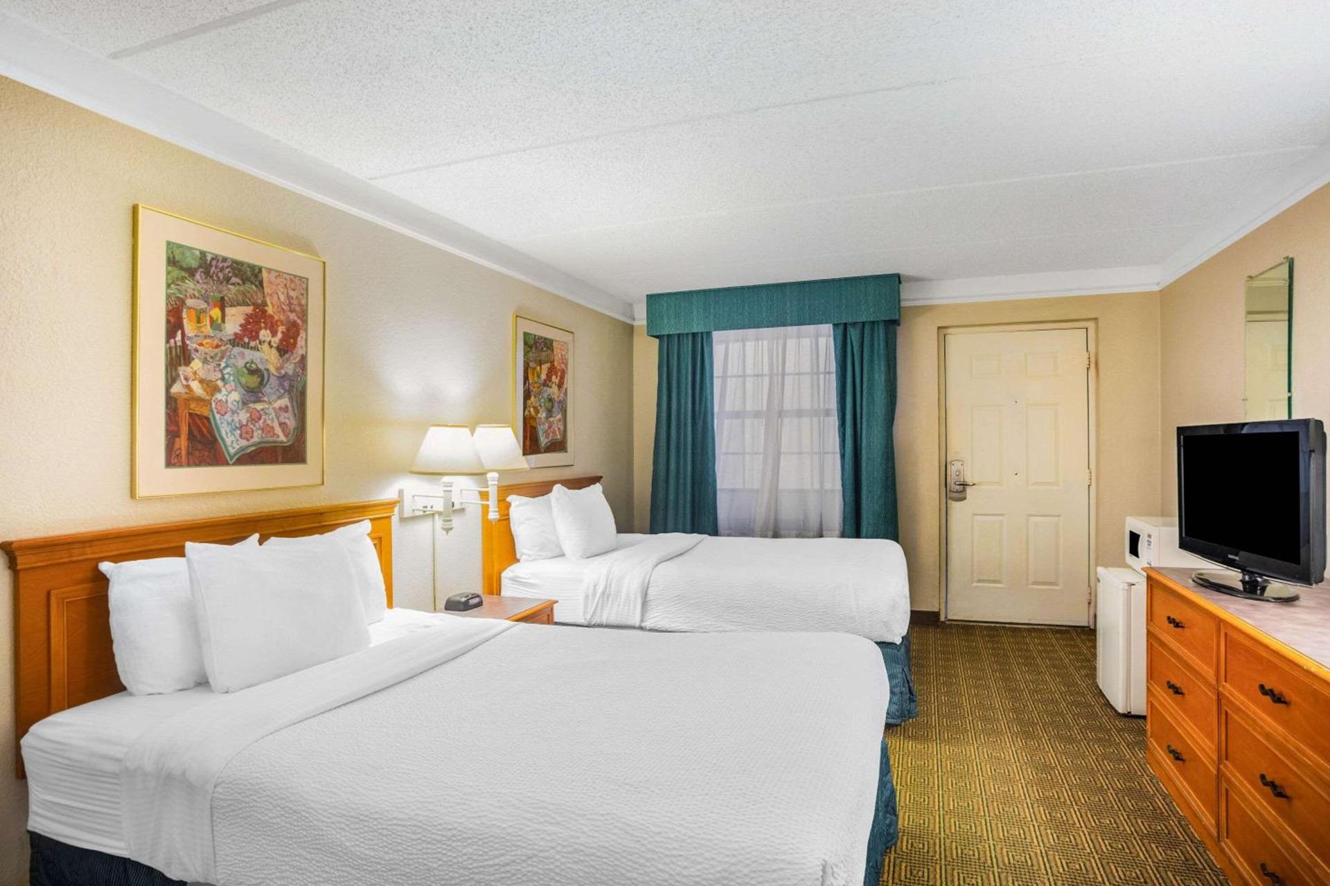 Super 8 by Wyndham Eagle Pass photo 9