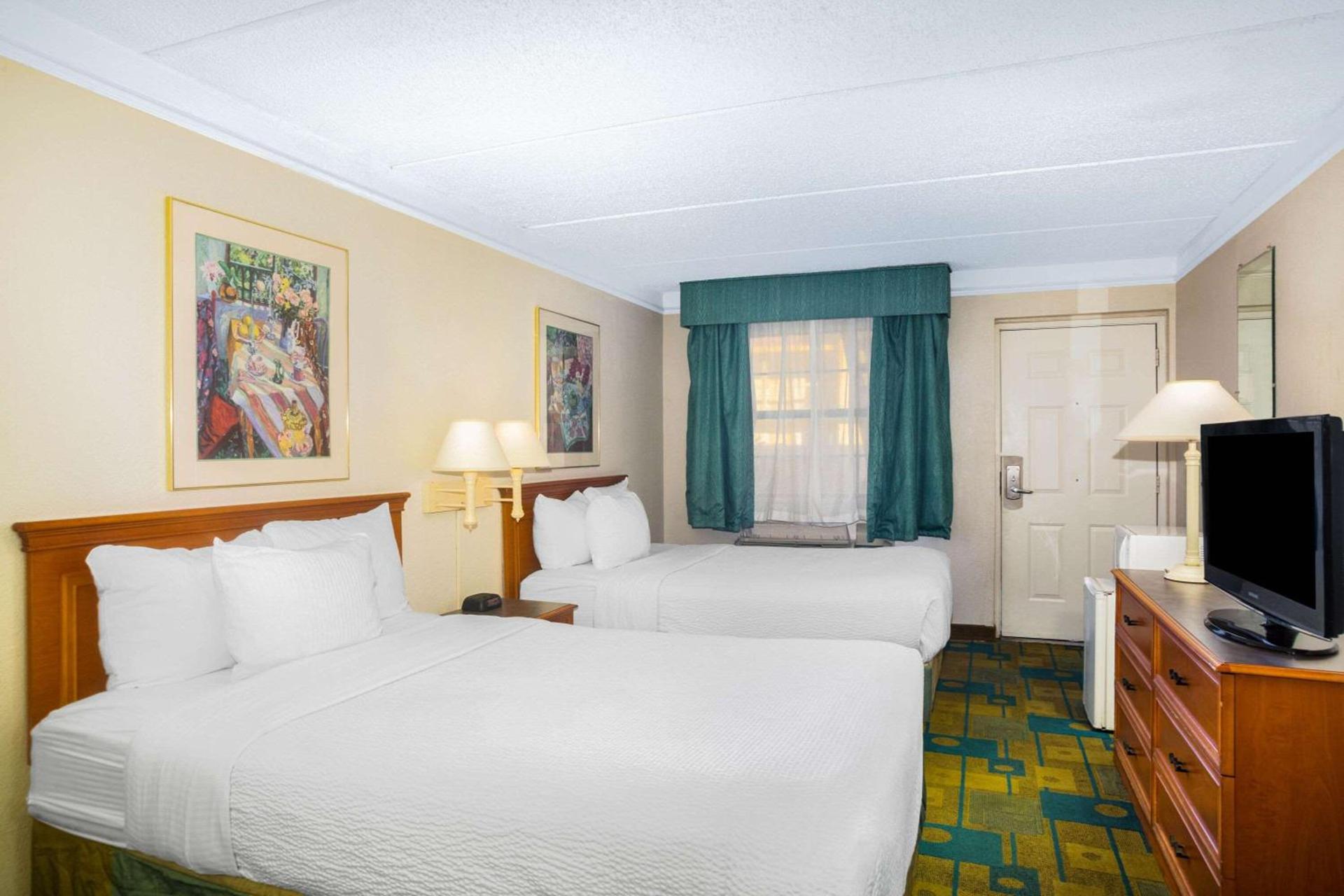 Super 8 by Wyndham Eagle Pass photo 15