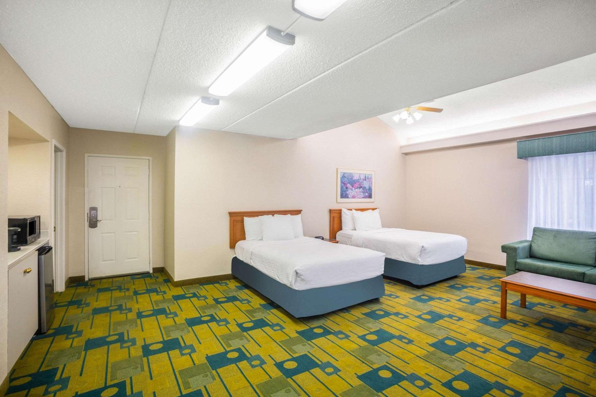 Super 8 by Wyndham Eagle Pass photo 20