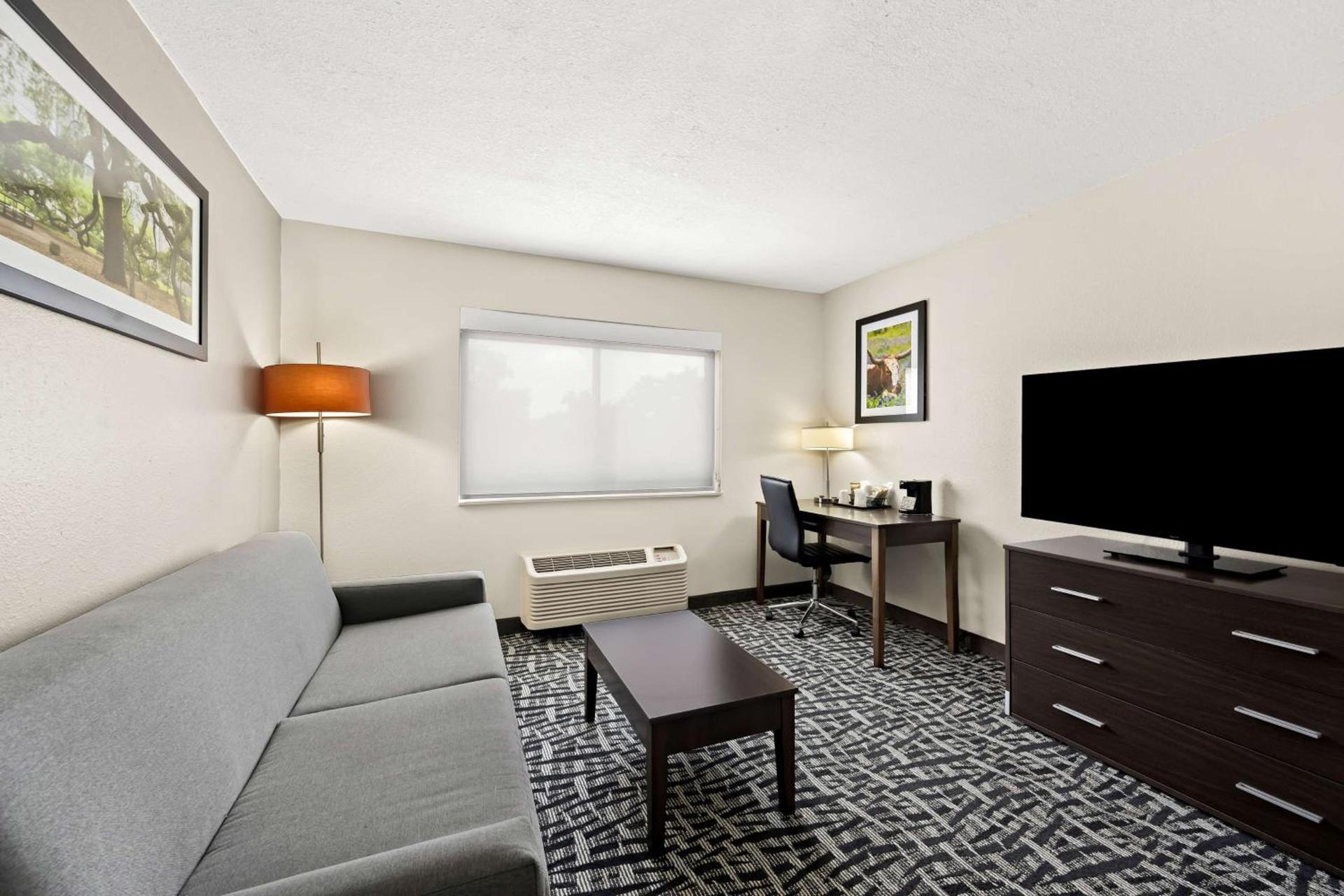 Best Western Bryan College Station photo 9