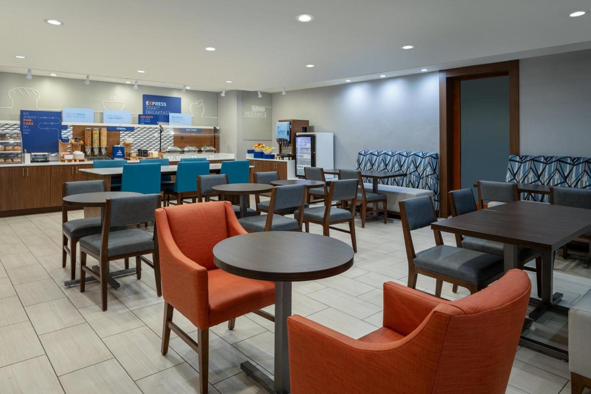 Holiday Inn Express Vancouver North by IHG photo 40