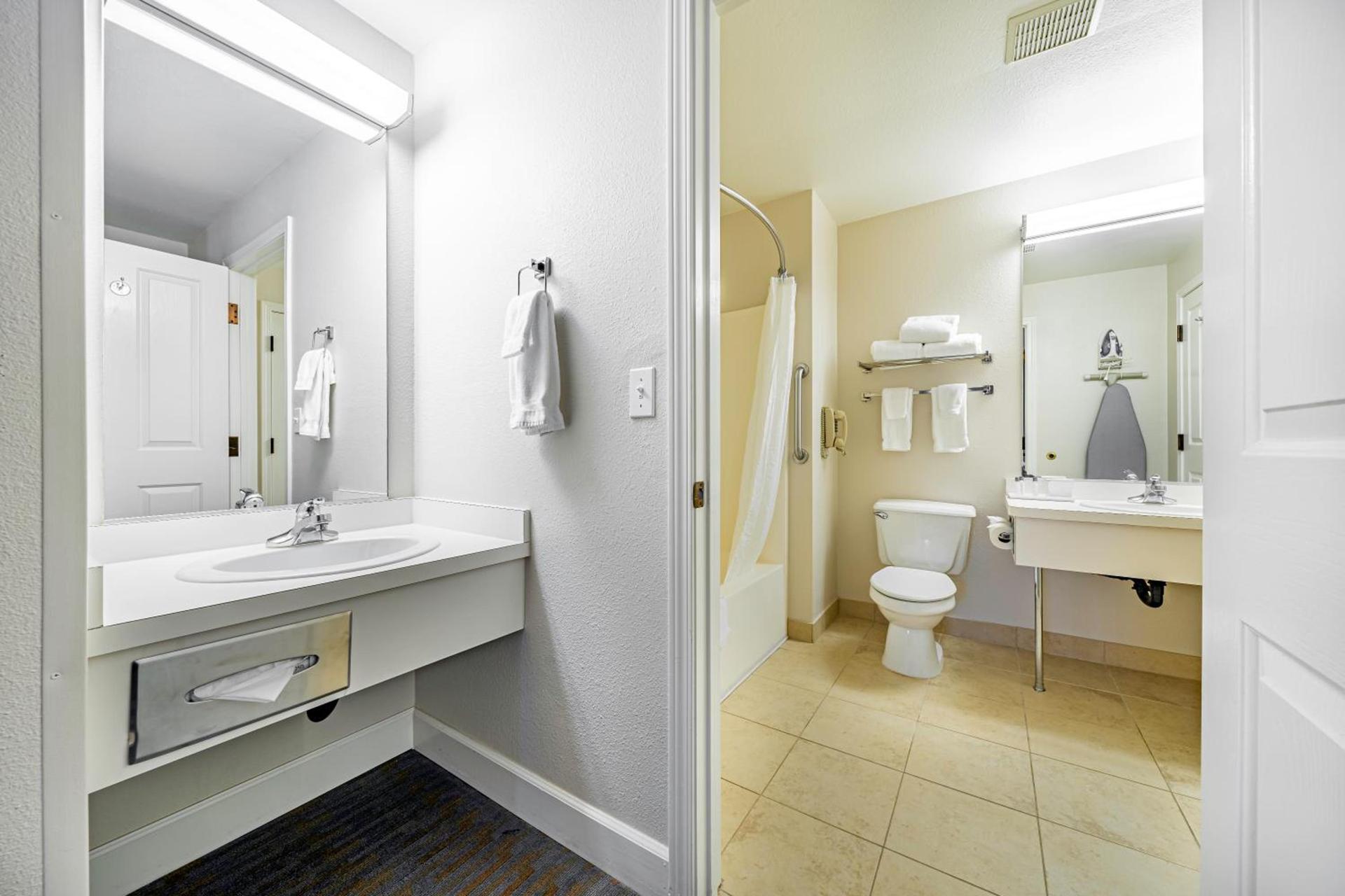 Ashland Hills Hotel & Suites photo 30