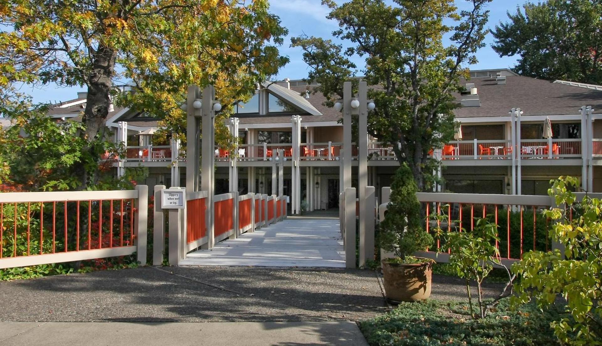 Ashland Hills Hotel & Suites photo 42