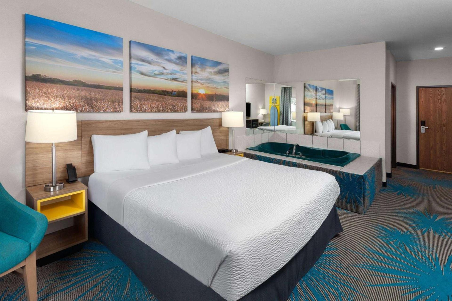 Days Inn & Suites by Wyndham Morris I-80 photo 19