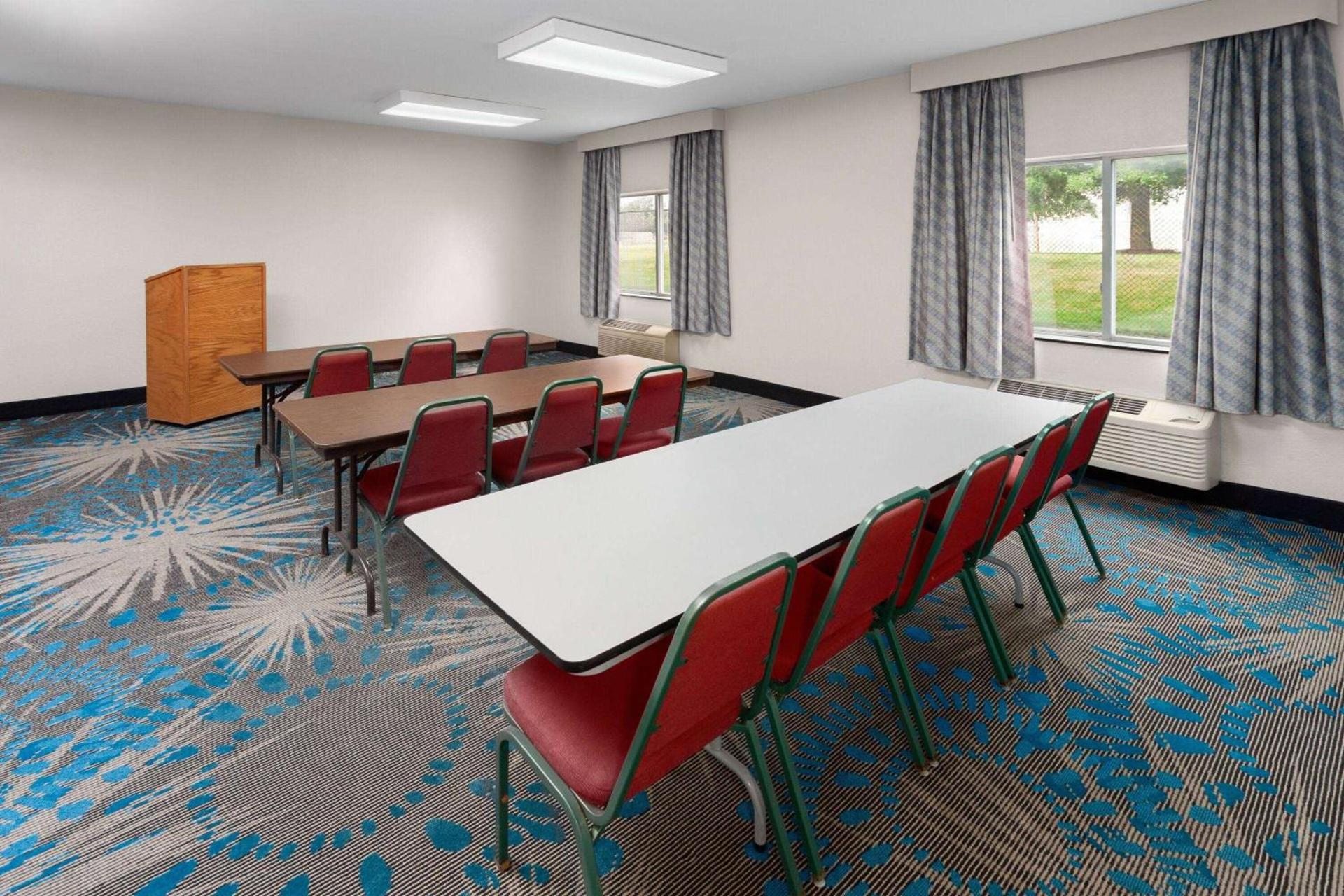 Days Inn & Suites by Wyndham Morris I-80 photo 21