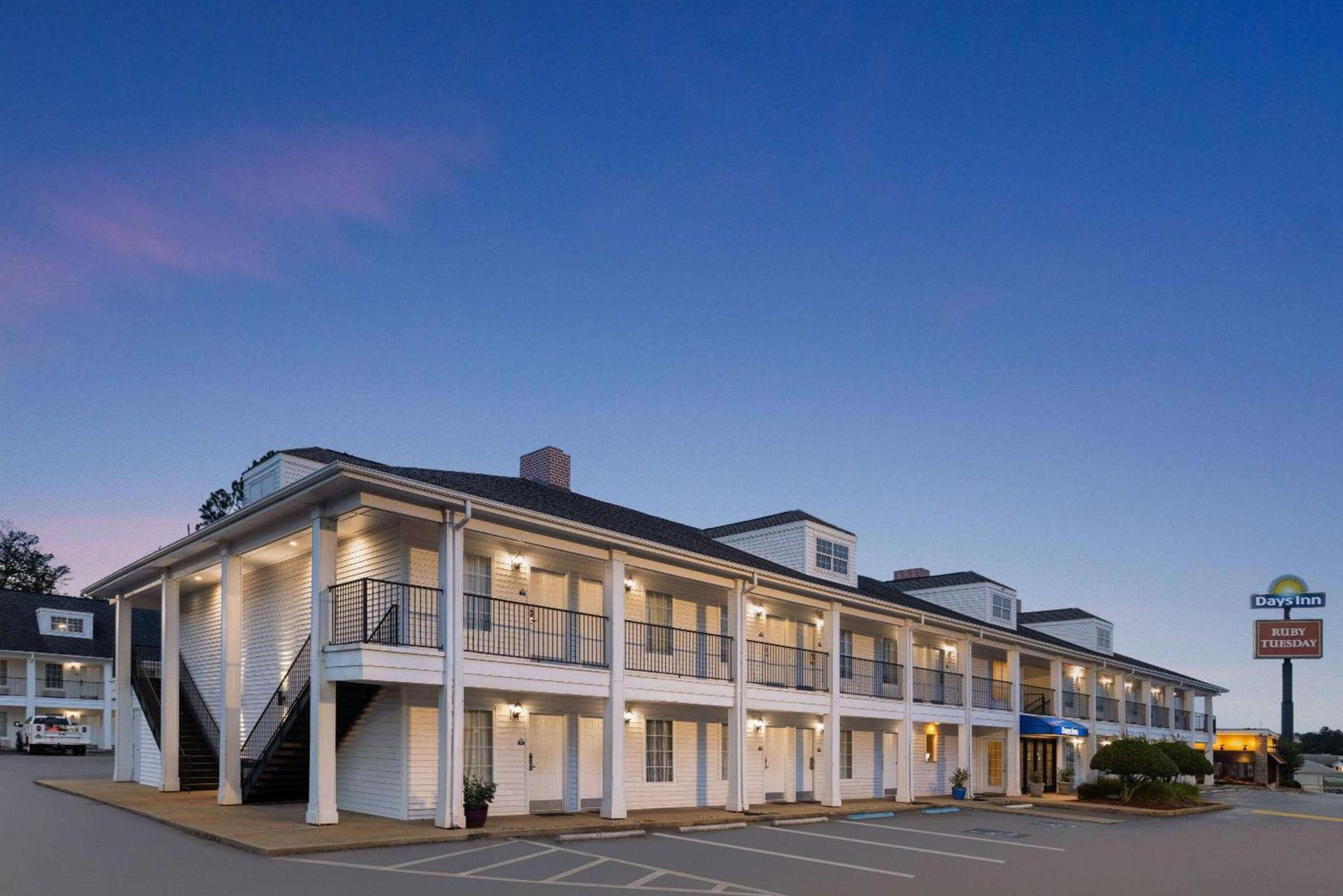 Days Inn by Wyndham Americus photo 4
