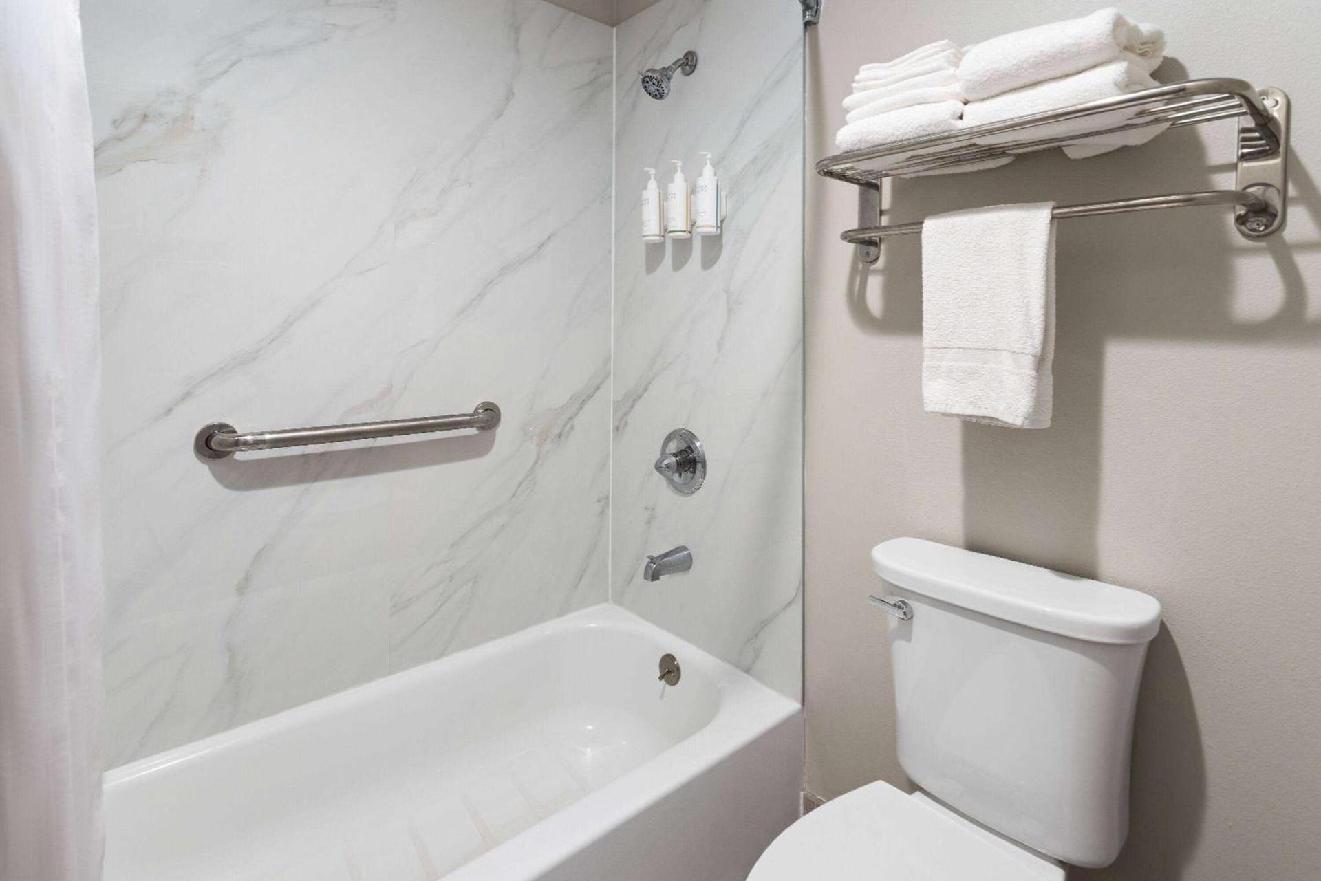 Days Inn by Wyndham Americus photo 13