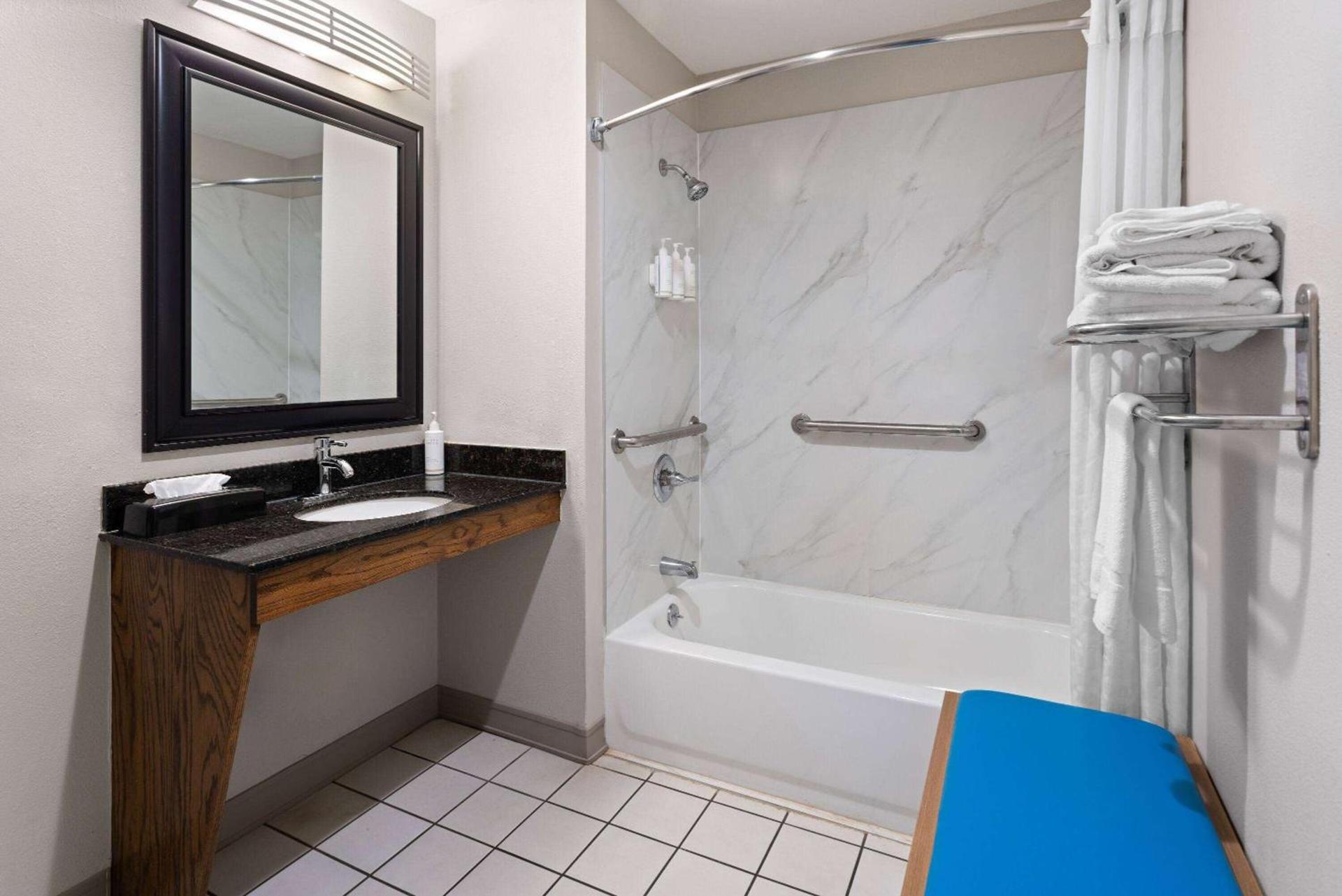 Days Inn by Wyndham Americus photo 19