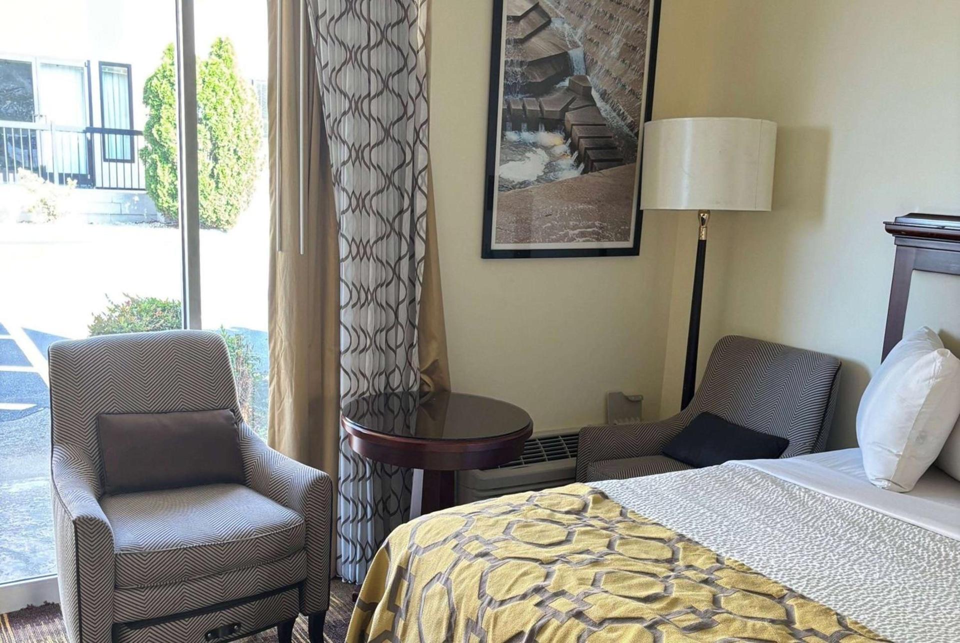Baymont by Wyndham Johnson City photo 10
