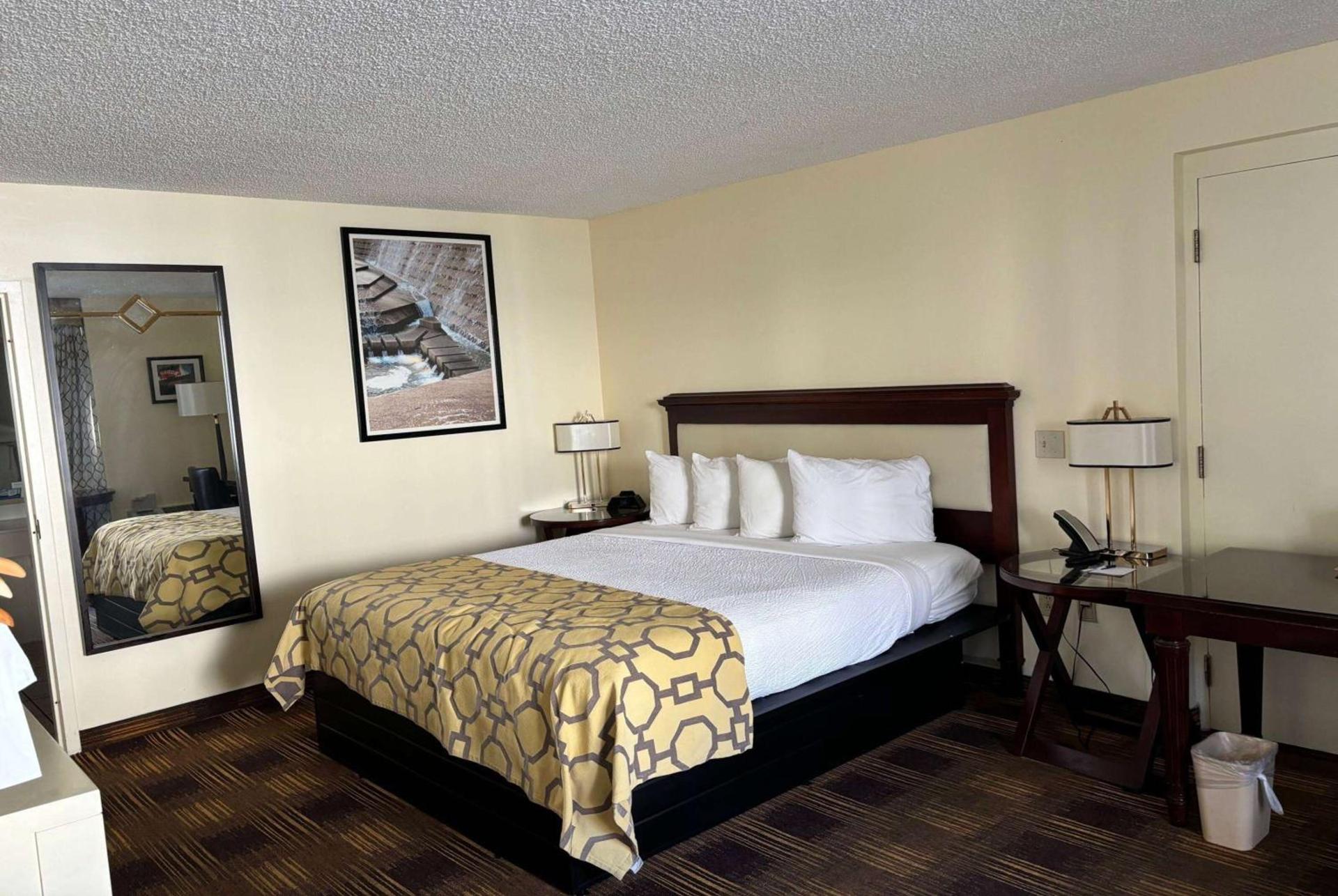 Baymont by Wyndham Johnson City photo 11