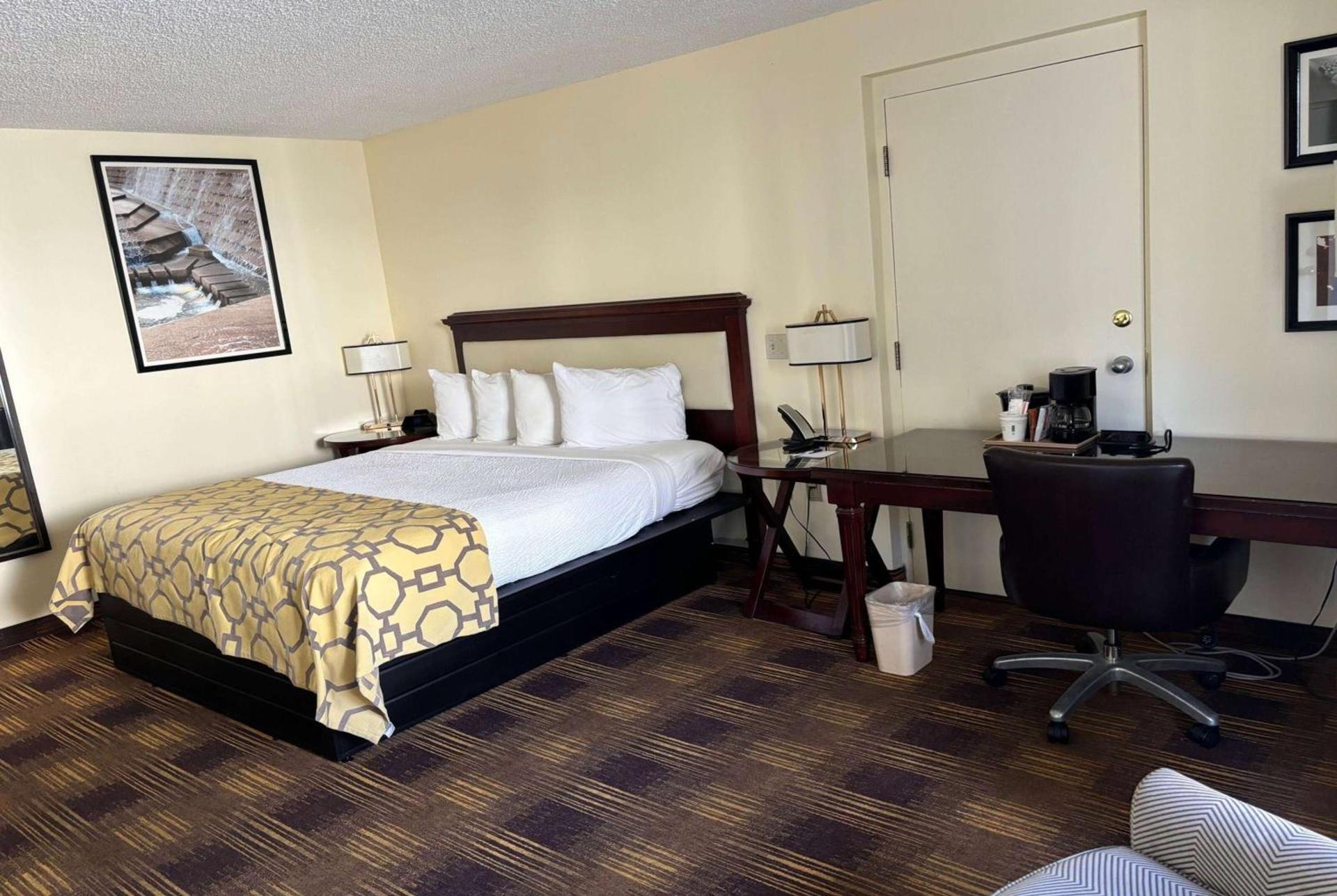Baymont by Wyndham Johnson City photo 16
