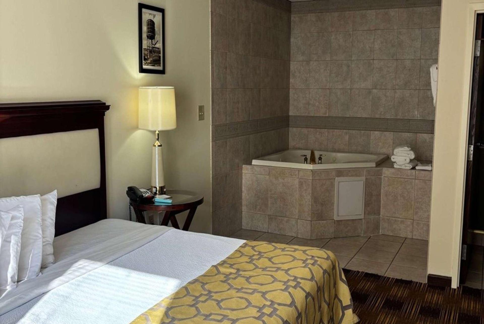 Baymont by Wyndham Johnson City photo 17