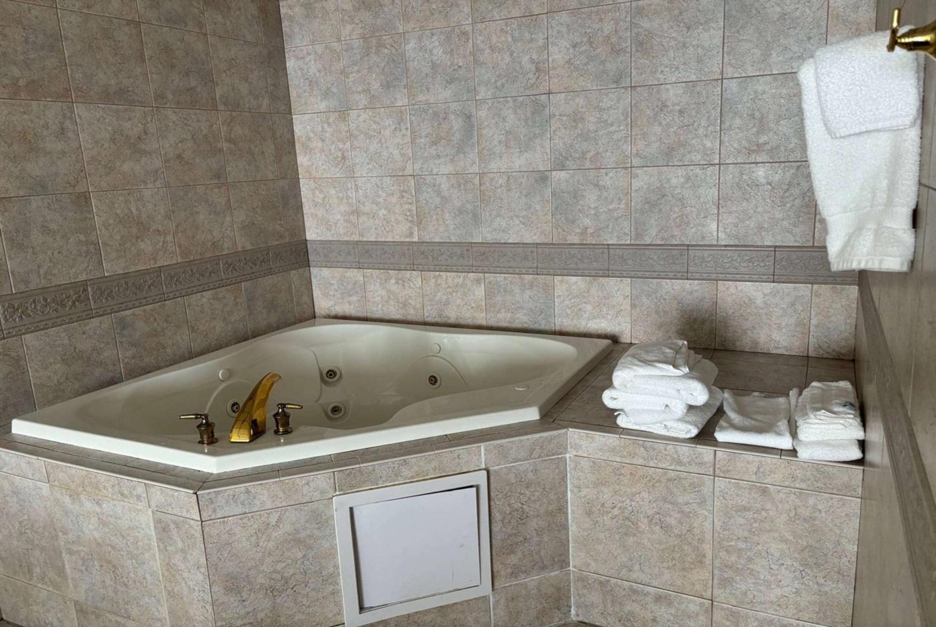 Baymont by Wyndham Johnson City photo 19