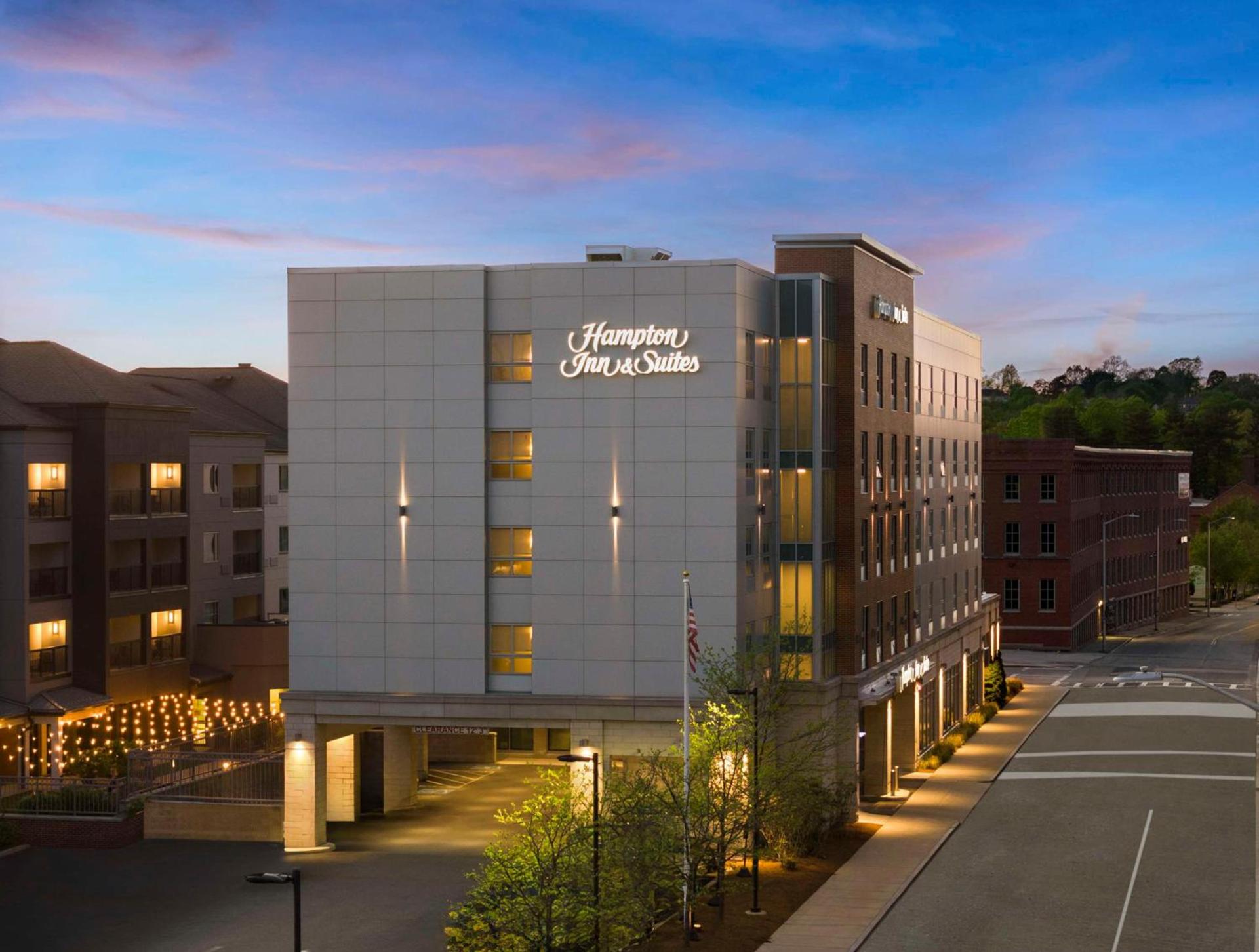 Hampton Inn & Suites-Worcester, MA photo 2