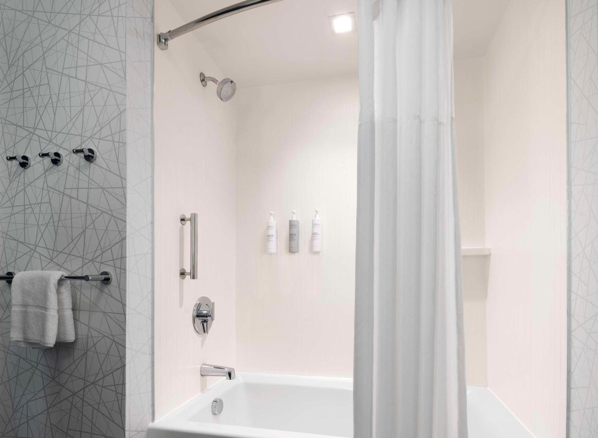 Hampton Inn & Suites-Worcester, MA photo 29