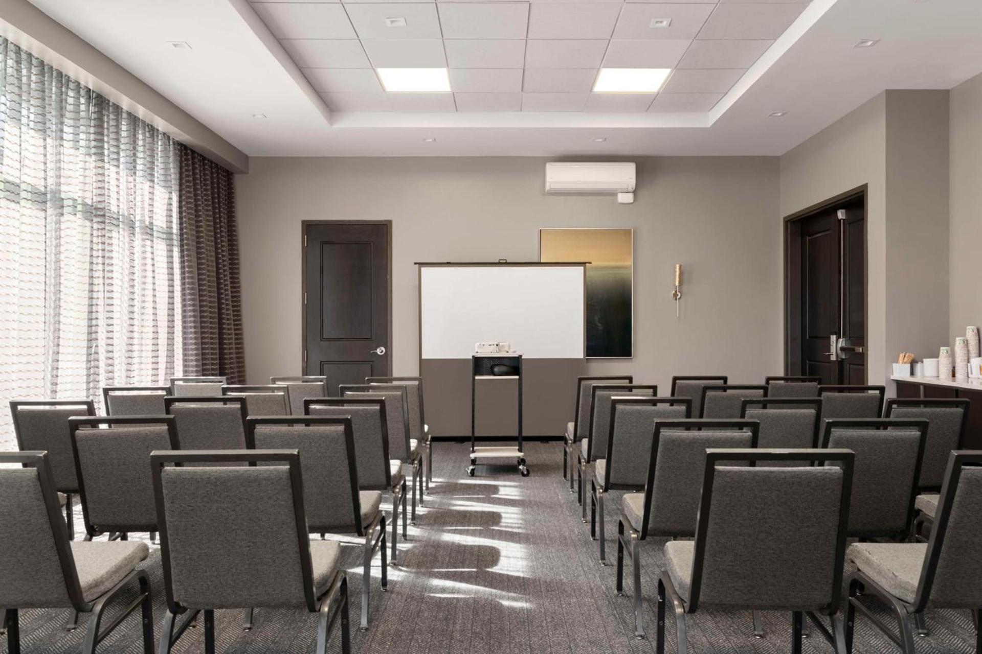 Hampton Inn & Suites-Worcester, MA photo 56